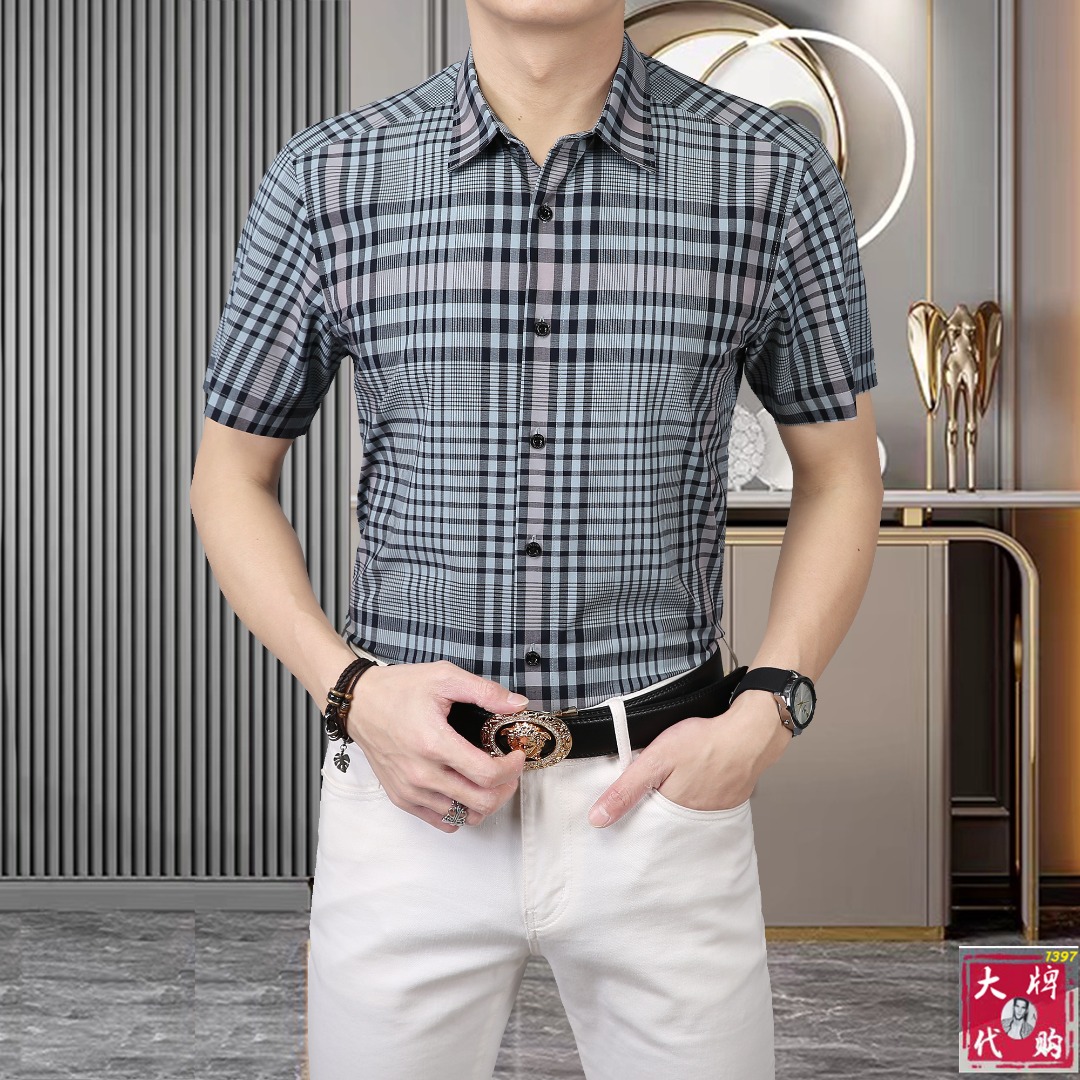 NO:467122,Burberry Spring and Summer New Men's Short Sleeve Classic Plaid Shirt Shirt, High-end Version!  Customized fabrics for counters are breathable and comfortable, with impeccable details, and the brand element design concept reflects high quality. The feel is delicate and soft!  It presents casual cut, unbeaten style, exquisite craftsmanship can stand the test, and the upper body style is excellent!  Standard code number M-3XL, burberry, burberry, shirts, T-shirt, alexander wang19860909巴宝莉 Burberry 春夏新款男士短袖经典格子衬衣 衬衫,高端版本！专柜定制面料 透气舒适度高,细节无可挑剔,品牌元素设计理念,体现高品质.手感细腻柔软！呈现休闲裁剪,长久不败款,精致的工艺经得起检验,上身版型超赞！标准码数M-3XL,,burberry,burberry,shirts,T-shirt,alexander wang,Men's clothing