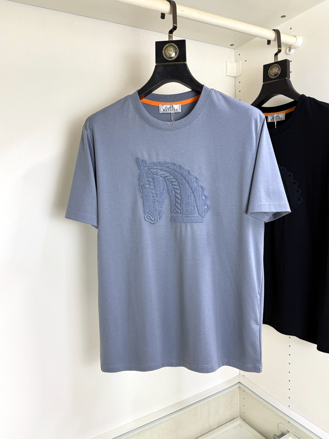 NO:495018,Hermes Hermes Fat Brother Gospel Maximum 4XL can wear 200 catties summer new versatile fashion Polo lapel business short sleeves Xinjiang long velvet cotton fabric soft comfortable and breathable brand element design concept reflects high quality. It feels delicate and soft!  It is casually cut, with a great upper body style!  Code number M-4XL, hermes, hermes, T-shirt, alexander wang19860909Hermes 爱马仕 胖哥福音最大4XL可穿200斤夏款新款百搭时尚Polo翻领商务短袖 新疆长绒棉 面料柔软舒适透气 品牌元素设计理念,体现高品质.手感细腻柔软！呈现休闲裁剪,上身版型超赞！ 码数M-4XL,,hermes,hermes,T-shirt,alexander wang,Men's clothing