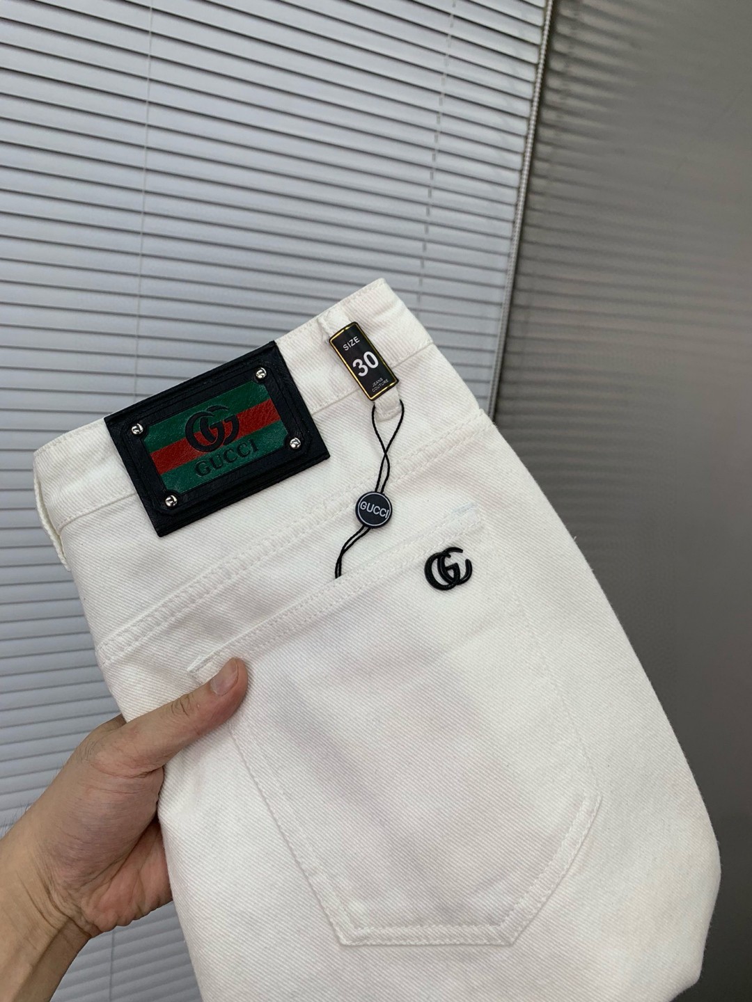 NO:458515,Gucci New products, original single denim shorts, original heavy-duty creation, brand classic logo design, complete three standards!  Original hardware accessories. Customized denim fabrics for counters, completely suitable for counters. Welcome to try them on before purchasing them. Good goods are not afraid of comparison. Number 29-38, gucci, shorts, alexander wang19860909Gucci 古奇 新品,原单牛仔短裤 原版重工打造,品牌经典LOGO设计,三标齐全！原版五金辅料.专柜定制牛仔面料,完全对版专柜,欢迎专柜试穿后再购买,好货不怕比.码数29-38,,gucci,shorts,alexander wang,Men's clothing