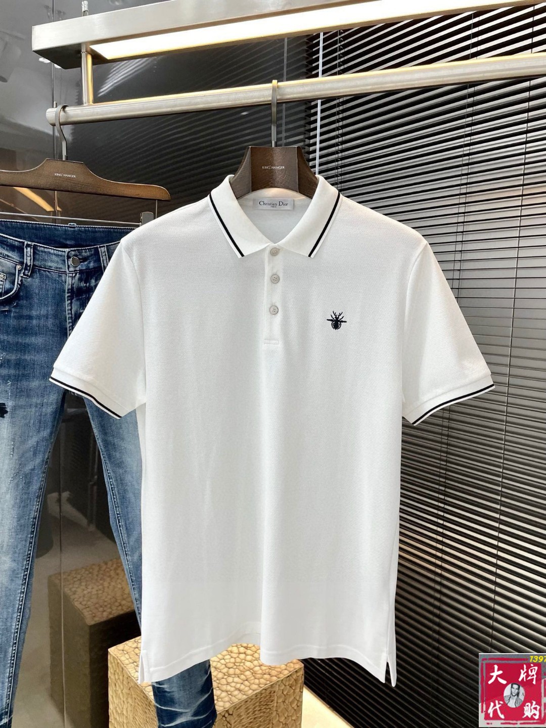 NO:458576,Dior's latest spring and summer POLO short-sleeved sleeves are made of the latest cotton fabric, which is resistant to washing and not easy to fade. It has soft touch and soft and comfortable ingredients. Classic design style. Special customization. Simple cutting and splicing reflects the extraordinary craftsmanship of workers and is full of high-end and fashionable feeling!  The style is quite good and casual and versatile. Size M-3XL, dior, dior, T-shirt, alexander wang19860909Dior 迪奥 春夏最新款POLO短袖,采用最新棉面料,耐水洗不易掉色,手感柔软、成分柔软舒适 经典设计风格 特殊定制 简单的裁剪方式拼接,体现出工人不凡的工艺,高端时尚感十足！版型相当赞休闲百搭款.尺码M-3XL,,dior,dior,T-shirt,alexander wang,Men's clothing