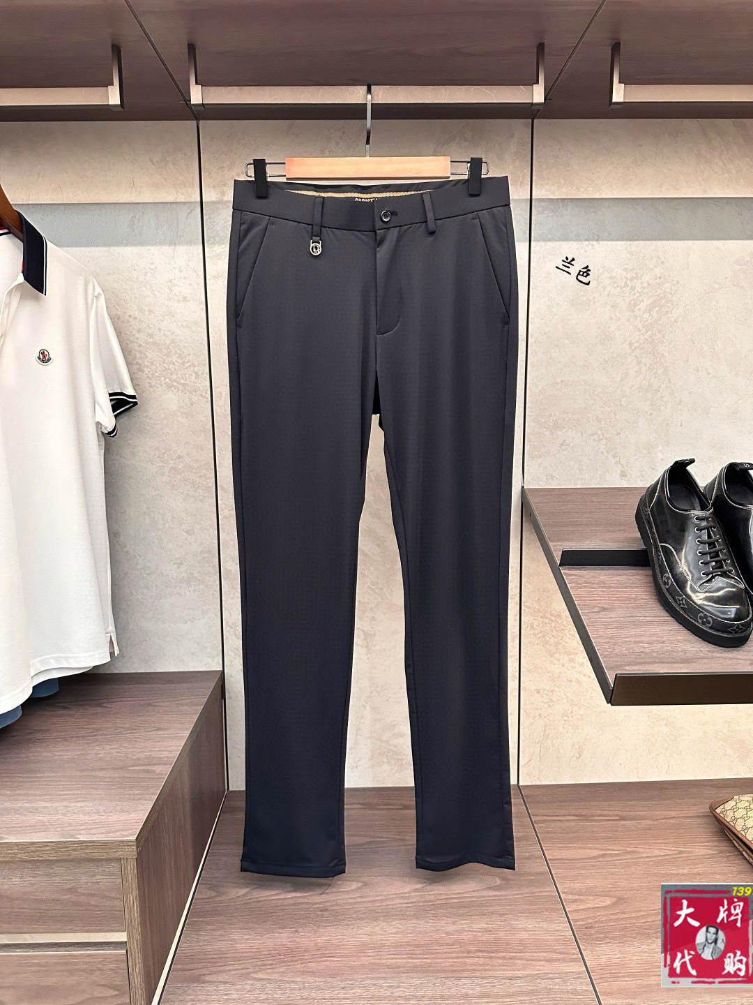 NO:456522,DIOR Asian counter series latest model!  High-end ruthless goods, high-end customized slim-fit business casual pants, original hardware, a style that is fully suitable for daily business casual, with super positive upper body effect, three-dimensional slim-fit buttocks lifted, and the legs are fully demonstrated, including Tennis special cotton fabric!  It belongs to the type of woven cotton!  The texture is firm and delicate, the upper body is very comfortable and stylish, and it is extremely practical and versatile, which is very worth buying!  Requested recommendations from old customers!  !  Size 29-40,dior,dior,alexander wang19860909DIOR 迪奥 亚洲专柜系列最新款！高端狠货 高端订制修身商务休闲裤西裤 原版五金 日常商务休闲都完全适用的款,上身效果超正,立体修身提臀,腿部线条完全得到彰显,含天丝特殊棉面料！属于色织棉的类型！纹理紧致细腻,上身非常舒适有型,而且极为实穿百搭,非常值得入手！老客户必收推荐！！尺码29-40,,dior,dior,alexander wang,Men's clothing