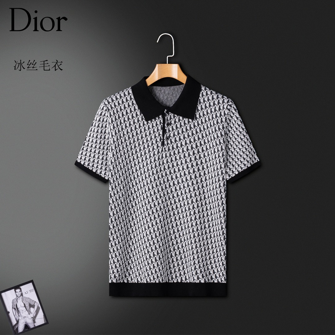 NO:454233,DIOR 2025 summer new men's short-sleeved sweater ice silk sweater, super classic design. Simple and without any unnecessary cumbersome feeling. This model is an indispensable versatile item for men in autumn and winter. Made of high-quality Australian wool, it is super comfortable to wear, the fabric is warm and textured, avant-garde and practical. Exquisite and perfect craftsmanship. The latest official website design, a classic work of the fashion and casual series. The main feature!  M-3XL (maximum wearable about 190 catties), dior, dior, sweaters, T-shirt, alexander wang19860909DIOR 迪奥 2025夏季新款男装短袖毛衣冰丝针织衫,超经典设计.简约没有任何多余累赘感.本款是男士秋冬不可缺少的一件百搭单品.采用澳洲优质羊毛制作而成,穿身上超级舒适,面料保暖有质感,前卫又实穿.精致完美工艺 最新官网设计 时尚休闲系列的经典之作 主打！M-3XL（最大可穿190斤左右）,,dior,dior,sweaters,T-shirt,alexander wang,Men's clothing