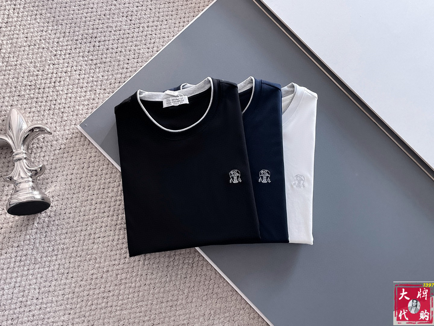 NO:456595,BC's top products, the latest short-sleeved round-neck T-shirt in the first spring and summer counter, high-end customization, avant-garde and fashionable design!  Brand logo heavy craftsmanship design, high-end customized pure cotton fabric, soft feel, comfortable to wear, exquisite counter-level car line, fine workmanship, invincible and handsome upper body effect!  A must-have item for handsome men!  Code number M-3XL, T-shirt,tees,t-shirt,alexander wang19860909BC顶级货品 春夏新款首发专柜最新款短袖圆领T恤 高端订制 设计前卫时尚！品牌logo重工艺设计 高端定制纯棉面料.手感柔软.穿着舒适.专柜级别精致车线.做工精细.上身效果无敌帅气！型男必备单品！码数M-3XL,,T-shirt,tees，t-shirt,alexander wang,Men's clothing