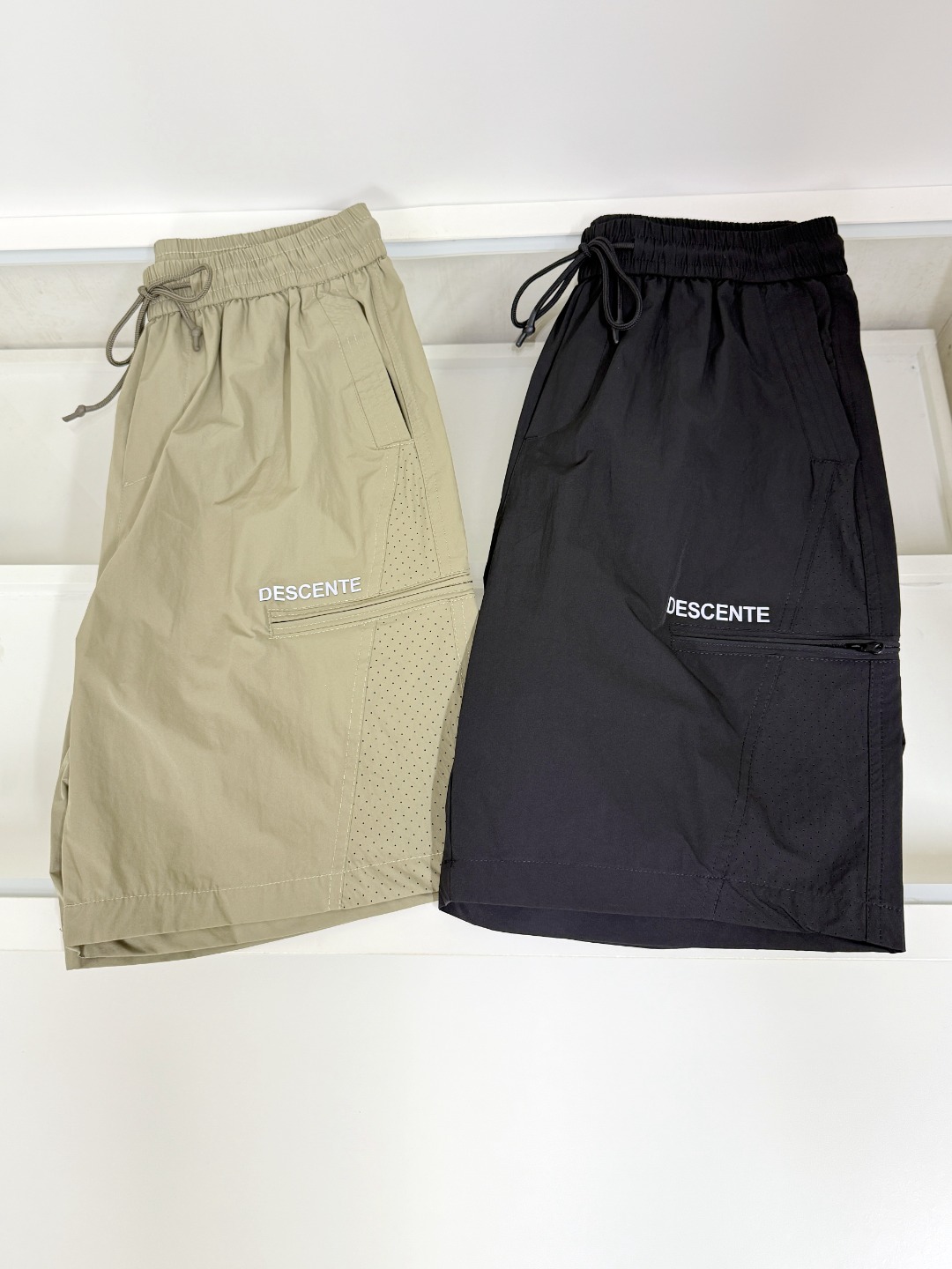 NO:456663,DiSanter's new casual shorts for men and women, distinguish between market fabrics. Our shorts are much heavier than the weight on the market. Compare at will~ the original loose style is casual and sporty. Customize the top-level original exclusive polyester fabric!  Just distinguish the market version. The trouser leg design logo bar webbing splicing decoration!  Waist design with elastic elastic waist circumference modification!  Each piece of high-end craftsmanship determines success or failure~ I won’t say much. The quality and texture are very good. A fashionable item!  Size M-3XL, shorts, alexander wang19860909迪桑特 新款男女同款休闲短裤,区分市面料 我们的一条短裤就比市面的重量要重太多了 随意对比～原版宽松版型 休闲运动两不误 定制顶级原版专属聚酯纤维面料！区分市面版本即可 裤腿设计标识条杠织带拼接修饰！腰身设计松紧弹力腰围修饰！高端工艺每件决定成败～不多说 品质质感非常不错一款时尚单品！尺码M-3XL,,shorts,alexander wang,Men's clothing