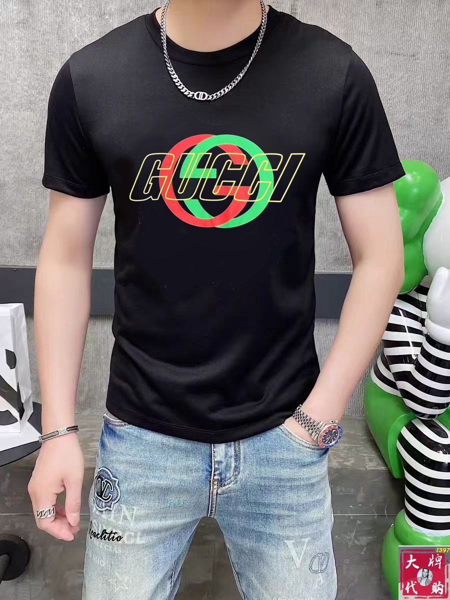 NO:463369,Gucci Fat Brother Gospel XL wears 200 pounds, top-quality round neck, casual short-sleeved high-end custom versatile style, anyone can easily control it, full-customized fabric craftsmanship, the latest logo design of luxury classic brand on the chest, very high-end, those who understand goods must enter!  The style and tailoring are slim styles, which are very exquisite, showing aura and highlighting the exquisiteness of business men. This is the unique feature, the right slim fit, and the upper body effect is very good!  Size XS-XL (counter code is equivalent to M-3XL), gucci, T-shirt, alexander wang19860909Gucci 古奇 胖哥福音XL穿200斤 顶级圆领休闲短袖高级定制百搭款式 任何人都可以轻松驾驭 面料全订制工艺 胸前奢华经典品牌最新logo设计,非常显档次懂货的必须入！版型剪裁属于修身款 非常精致,显气场,又会凸显商务男士的精致,这就是独到之处,恰到好处的修身,上身效果非常赞！尺码XS-XL（专柜码等同M-3XL）,,gucci,T-shirt,alexander wang,Men's clothing