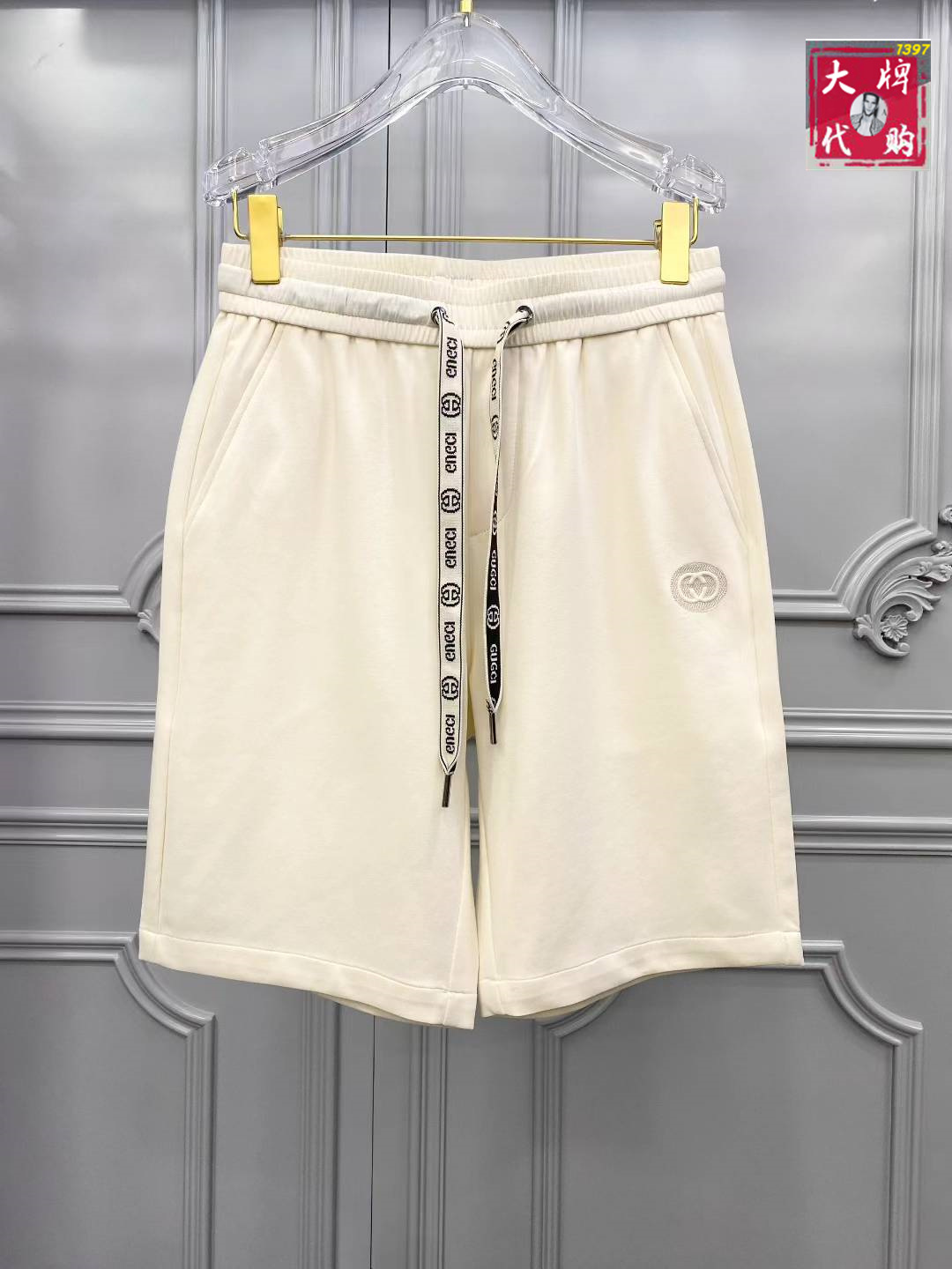 NO:463329,[Gucci] Spring and summer thin men's new high-end fashion design casual shorts, simple and fashionable, calm and versatile, comfortable and refreshing, the same style supports inspection, a century-old luxury brand, the traditional and noble design style of the British show the noble temperament and win the favor of countless people. No matter what occasion, it shows the luxurious and noble temperament. Use imported high-elastic fabrics. Top master design. The craftsmanship works are very beautiful. Every detail can show the quality of the big brand. I think such a feature is enough to make people excited. A super versatile basic model is one of the most valuable and cost-effective!  Size 29-36, gucci, shorts, alexander wang19860909【 Gucci 古奇】春夏薄款男士新款高级时装设计休闲短裤,简洁大气 ,简约时尚,从容百搭,舒适清爽专柜同款支持验货,百年奢侈品牌,英伦传统高贵的设计风格,尽显高贵气质赢取无数人的欢心 无论什么场合穿上都尽显奢华、高贵非凡的气质 选用进口高弹面料 顶级大师设计 匠心著作实物非常漂亮,每个细节都能彰显大牌的品质感.我觉得这样一条特色足以让人心动.超百搭基本款人手一条,超值性价比！尺码29-36,,gucci,shorts,alexander wang,Men's clothing