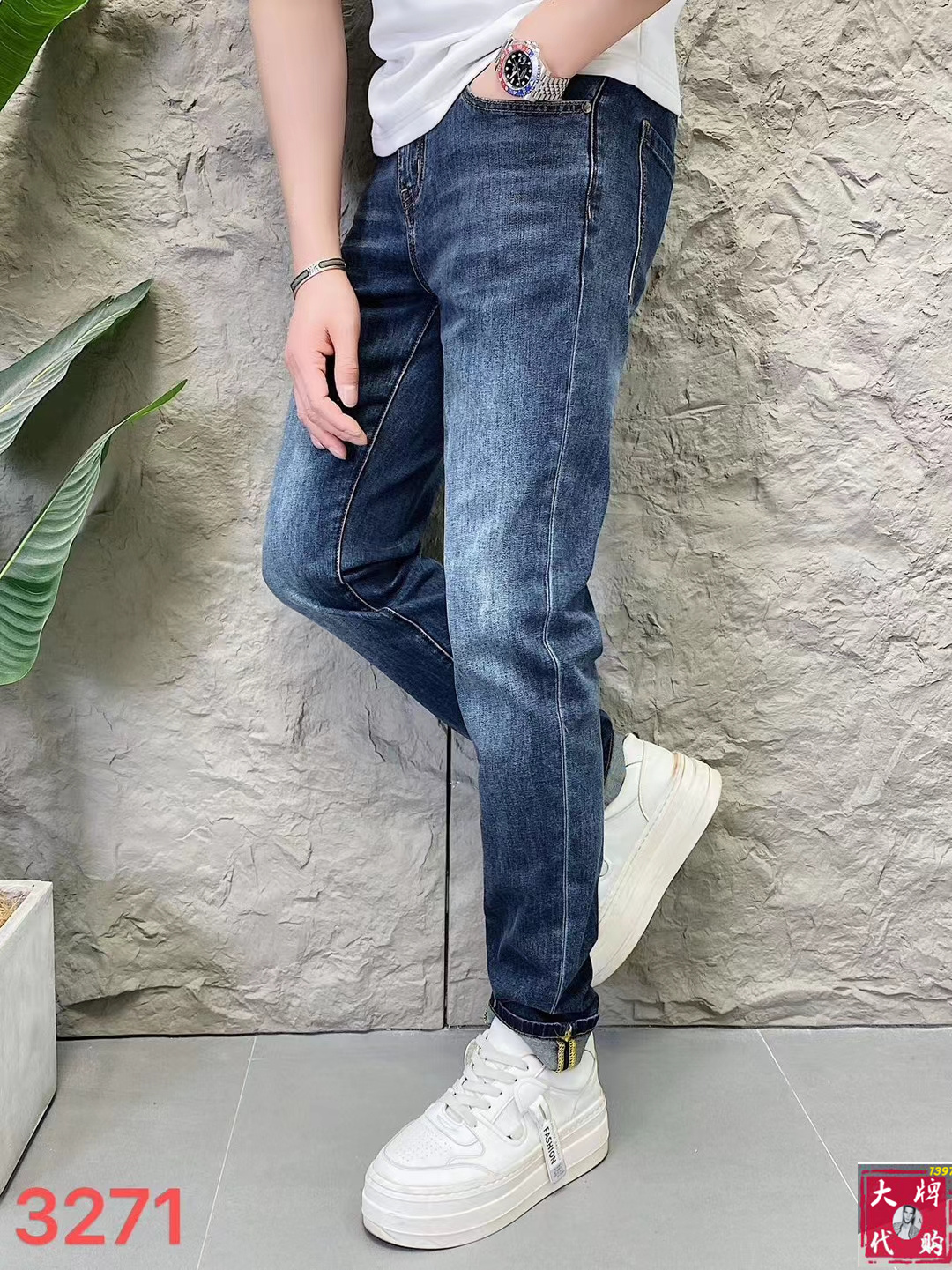 NO:463296,Armani Men's Jeans Original Original Clothing Original Wash Water!  Imported original wash elastic fabrics, complex handicrafts superimposed, any wash process will become a completely different color effect after a few more seconds, so it is more precious, especially long-lasting and odor-resistant... Use the best tannin elastic texture, genuine leather leather cards, high-quality metal accessories... to create a unique and original jeans style!  Original hardware accessories, super positive style, comfortable and breathable, extremely high grade, counter quality, and handsome upper body. Number of codes 29-38, Armani, Armani, jeans, alexander wang19860909Armani 阿玛尼 男士牛仔裤原厂原布原洗水！进口原版水洗弹力面料,复杂的手工艺叠加,任何一个洗水环节多停留几秒都会变成完全不一样的颜色效果,所以越加珍贵,特别持久、耐味…… 选用上乘的丹宁弹力质感,真皮皮牌、高定的金属辅料……打造出独特及原创的牛仔裤款型！原版五金辅料,版型超正,舒适透气,档次极高,专柜品质,上身帅气十足.码数29-38,,armani,armani,jeans,alexander wang,Men's clothing