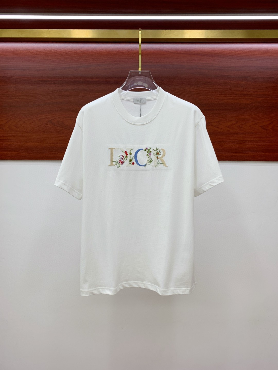 NO:463222,DIOR Fat Brother Gospel XL wears 200 catties, top-quality round neck, casual short-sleeved high-end custom versatile style, anyone can easily control it, full-customized fabric craftsmanship, the latest logo design of luxury classic brand on the chest, very high-end, those who understand goods must enter!  The style and tailoring are slim styles, which are very exquisite, showing aura and highlighting the exquisiteness of business men. This is the unique feature, the right slim fit, and the upper body effect is very good!  Size XS-XL (counter code is equivalent to M-3XL), dior, dior, T-shirt, alexander wang19860909DIOR 迪奥 胖哥福音XL穿200斤 顶级圆领休闲短袖高级定制百搭款式 任何人都可以轻松驾驭 面料全订制工艺 胸前奢华经典品牌最新logo设计,非常显档次懂货的必须入！版型剪裁属于修身款 非常精致,显气场,又会凸显商务男士的精致,这就是独到之处,恰到好处的修身,上身效果非常赞！尺码XS-XL（专柜码等同M-3XL）,,dior,dior,T-shirt,alexander wang,Men's clothing