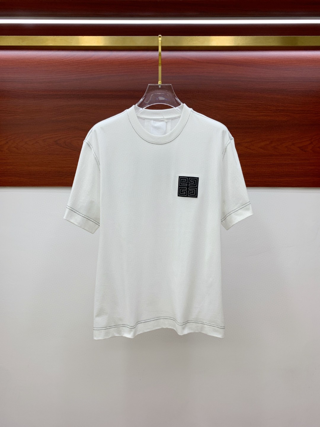 NO:463234,Givenchy Givenchy Fat Brother Gospel XL wears 200 pounds, top-quality round neck, casual short-sleeved high-end custom versatile style, anyone can easily control it, full-customized fabric craftsmanship, the latest logo design of the luxurious classic brand on the chest, very high-end, those who understand goods must enter!  The style and tailoring are slim styles, which are very exquisite, showing aura and highlighting the exquisiteness of business men. This is the unique feature, the right slim fit, and the upper body effect is very good!  Size XS-XL (counter code is equivalent to M-3XL), given , given , given , given , T-shirt, alexander wang19860909Givenchy 纪梵希 胖哥福音XL穿200斤 顶级圆领休闲短袖高级定制百搭款式 任何人都可以轻松驾驭 面料全订制工艺 胸前奢华经典品牌最新logo设计,非常显档次懂货的必须入！版型剪裁属于修身款 非常精致,显气场,又会凸显商务男士的精致,这就是独到之处,恰到好处的修身,上身效果非常赞！尺码XS-XL（专柜码等同M-3XL）,,givenchy,givenchy,T-shirt,alexander wang,Men's clothing