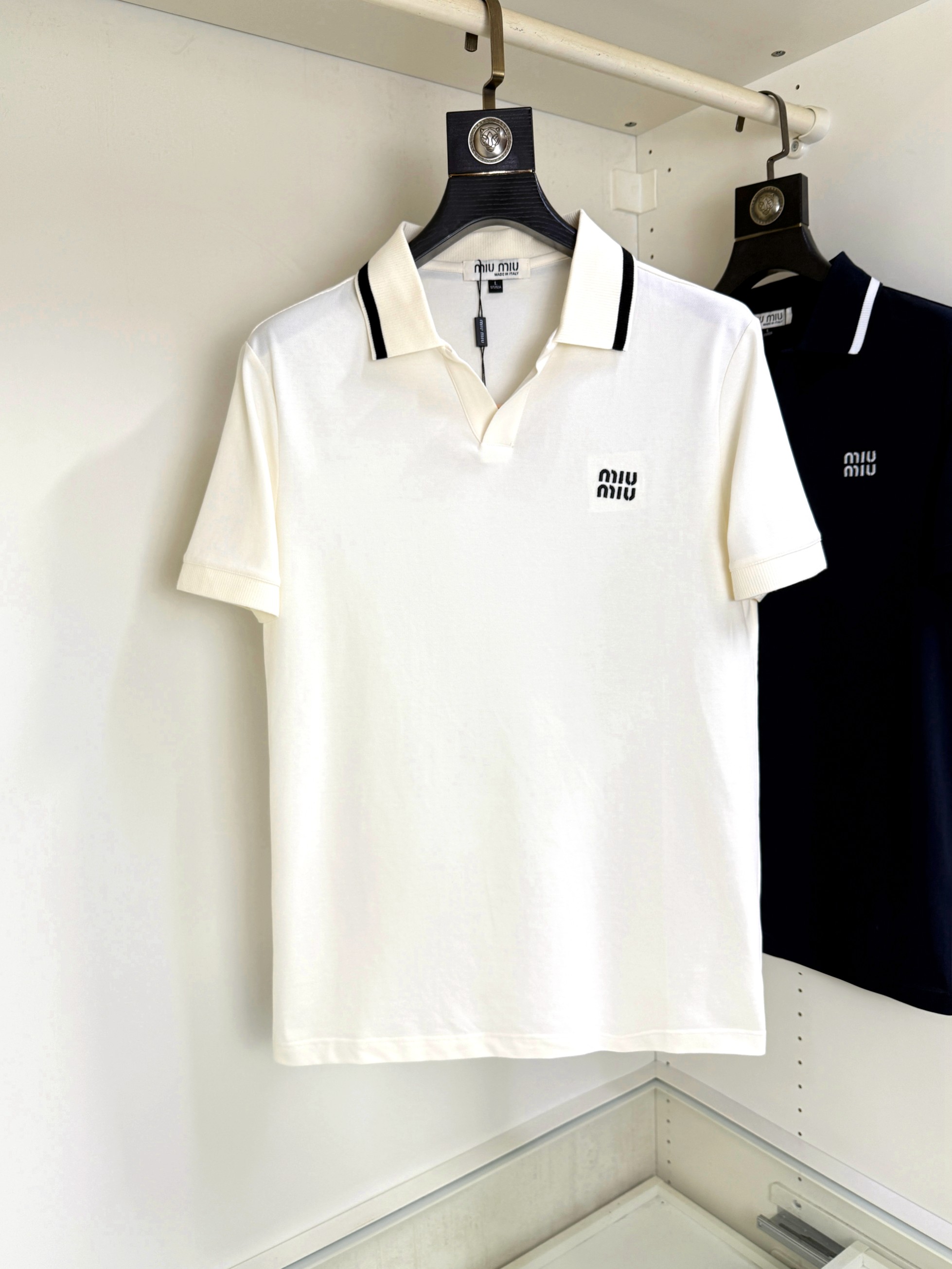 NO:470101,miumiu Miao Miao, the largest 4XL wearable 200 catties summer new versatile and fashionable Polo lapel business short sleeves, Xinjiang long latte cotton, soft fabric, comfortable and breathable, brand element design concept, reflecting high quality, delicate and soft feel!  It is casually cut, with a great upper body style!  Code number M-4XL, miumiu, T-shirt, alexander wang19860909miumiu缪缪 胖哥福音最大4XL可穿200斤夏款新款百搭时尚Polo翻领商务短袖 新疆长绒棉 面料柔软舒适透气 品牌元素设计理念,体现高品质.手感细腻柔软！呈现休闲裁剪,上身版型超赞！ 码数M-4XL,,miumiu,T-shirt,alexander wang,Men's clothing