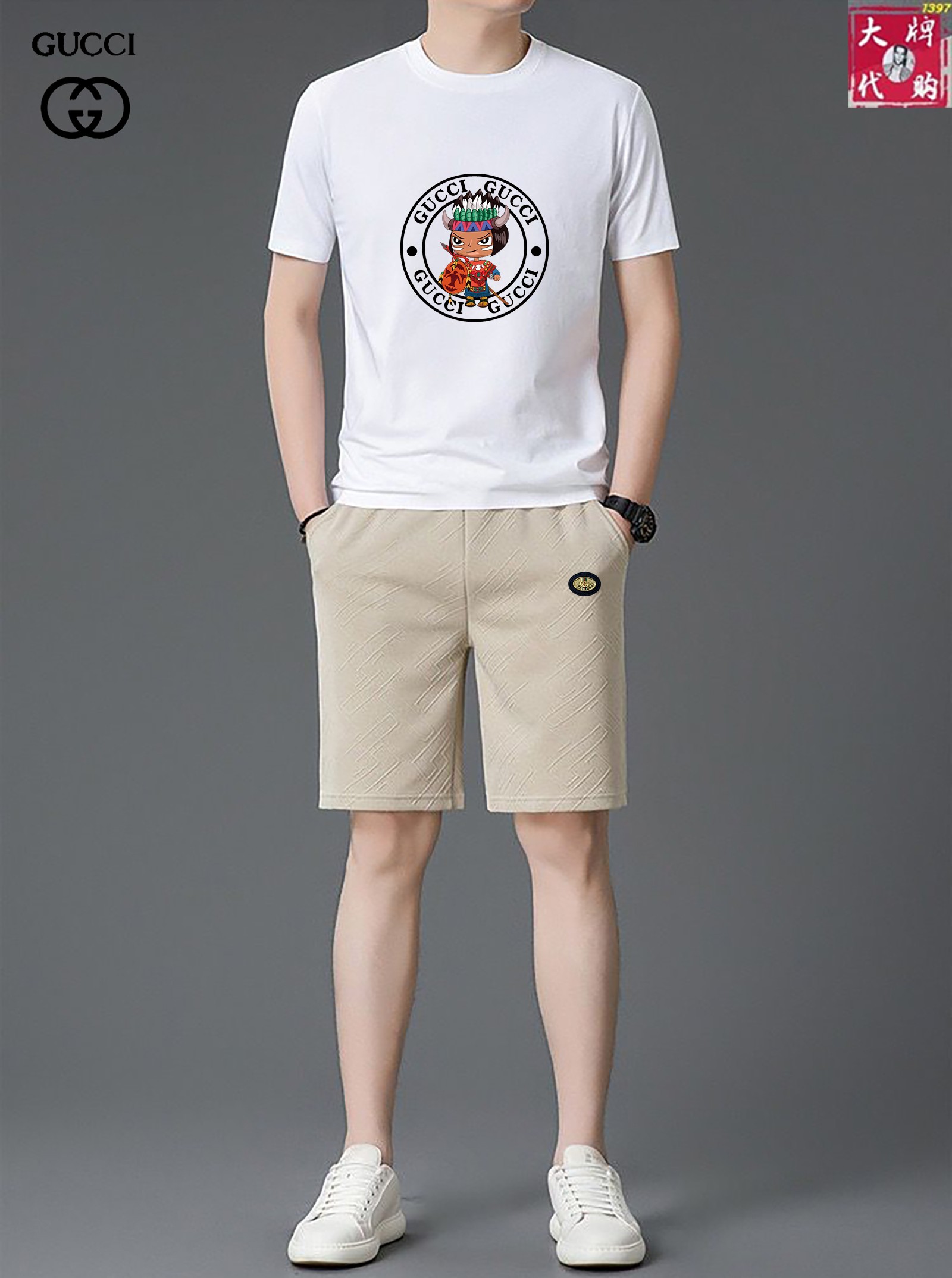 NO:472692,【Gucci】New Summer Set!  Mercerated fabric!  Exclusive first new product, the official website synchronizes the Milan catwalk model, and the top quality goods (173 130 catties wear L) standard code number!  The latest top official website original list, a new experience, three-dimensional tailoring of the counter fabric, new hardware accessories, delicate and soft feel, comfortable and breathable upper body, big brand style, luxury and atmospheric, texture only imported from Italy customization, versatile style, not picky in people, fine workmanship and meticulous, no pressure to enter and exit the counter, absolutely worth a piece of good product!  Code number M-4XL, gucci, alexander wang19860909【 Gucci 古奇】夏季新款套装！丝光面料！独家首发新品 ,官网同步米兰走秀款 实物拍摄顶级好货（173 130斤穿L）标准码数！最新顶尖官网原单,全新体验 专柜面料立体剪裁 全新五金配件、手感细腻柔软 上身舒适透气 大牌风范 奢华大气 进口意大利定制才有的质感 百搭款式 穿着不挑人 ,做工精细一丝不苟 ,出入专柜无压力 绝对值得人手一件的好货！码数M-4XL,,gucci,alexander wang,Men's clothing