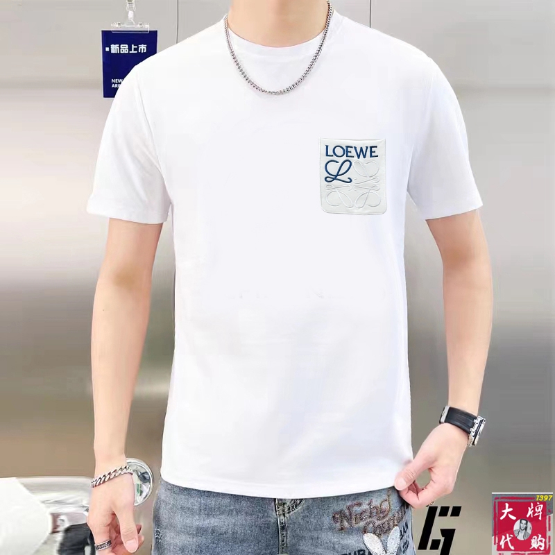 NO:477898,Loewe Loewe Fat Brother Gospel XL wears 200 pounds, top-quality round neck, casual short-sleeved high-end custom versatile style, anyone can easily control it, full-customized fabric craftsmanship, the latest logo design of the luxurious classic brand on the chest, very high-end, those who understand goods must enter!  The style and tailoring are slim styles, which are very exquisite, showing aura and highlighting the exquisiteness of business men. This is the unique feature, the right slim fit, and the upper body effect is very good!  Size XS-XL (counter code is equivalent to M-3XL), loewe,loewe,T-shirt,alexander wang19860909Loewe 罗意威 胖哥福音XL穿200斤 顶级圆领休闲短袖高级定制百搭款式 任何人都可以轻松驾驭 面料全订制工艺 胸前奢华经典品牌最新logo设计,非常显档次懂货的必须入！版型剪裁属于修身款 非常精致,显气场,又会凸显商务男士的精致,这就是独到之处,恰到好处的修身,上身效果非常赞！尺码XS-XL（专柜码等同M-3XL）,,loewe,loewe,T-shirt,alexander wang,Men's clothing