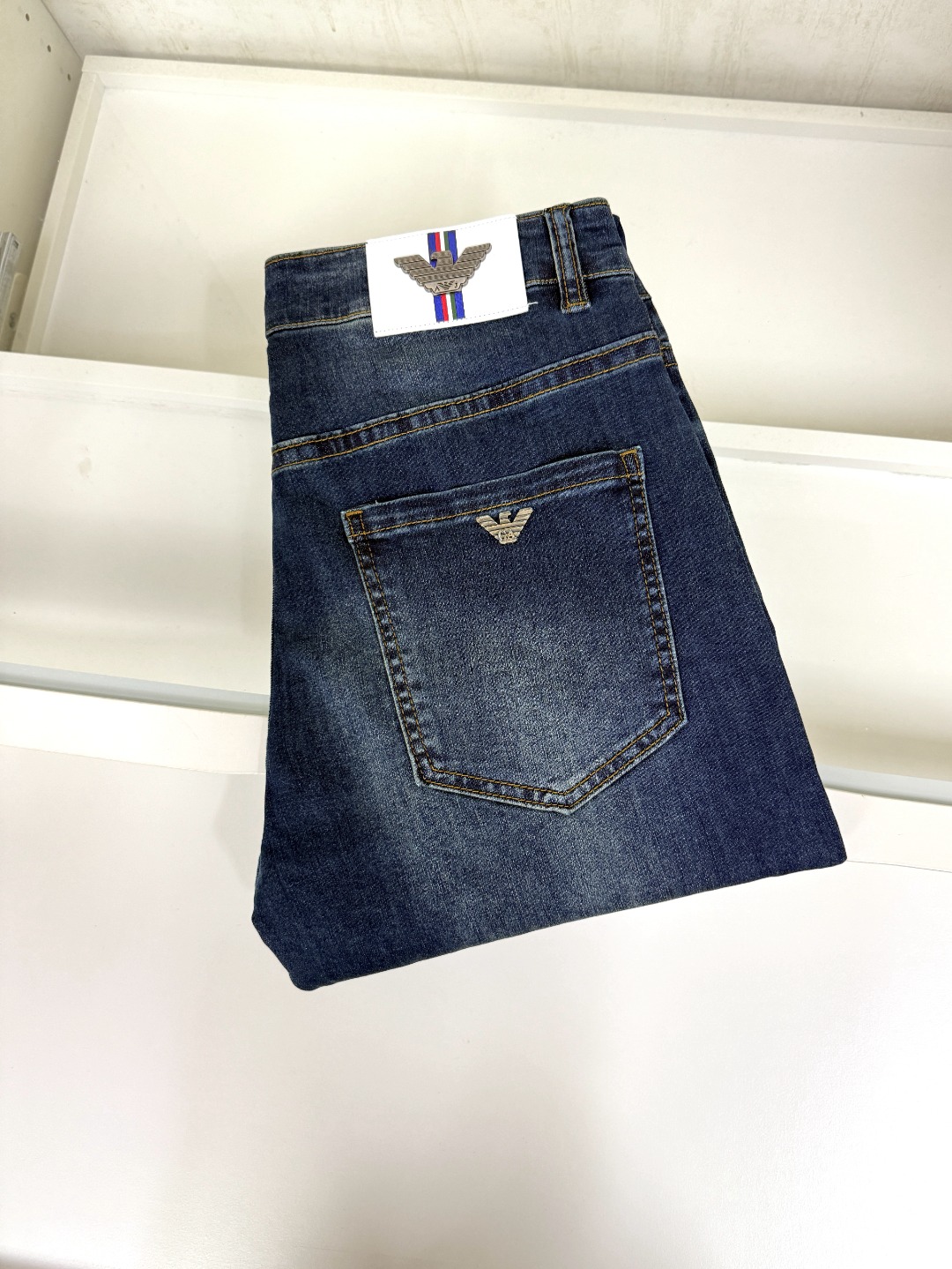 NO:477973,Armani Armani is coming, new models and new products are available for sale in the counter. The original jeans in physical stores are already 1:1 good products for the original products of all ages. The highest version of the imported European fabric in the market is comfortable, soft and skin-friendly, with super cool and fashionable and versatile upper body effect, straight and stylish, a must-have for the wardrobe!  Suitable for any occasion Size 29-38, Armani, Armani, Jeans, Alexander wang19860909Armani 阿玛尼 爆款来袭 新款新品 专柜有售 实体店已极品牛仔裤专柜原版1:1好货,适合各个年龄段.市场最高版本的欧洲进口面料.舒适柔软亲肤,上身效果超级棒时尚百搭,笔挺有型,衣橱必备！适合任何场合穿着 尺码29-38,,armani,armani,jeans,alexander wang,Men's clothing