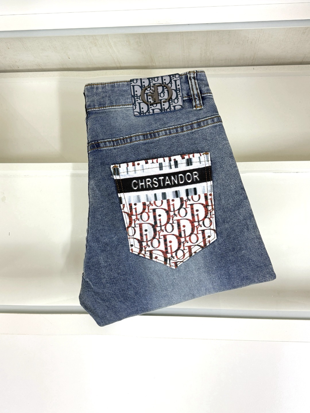 NO:477964,DIOR The hot products are coming, new models and new products are available for sale in the counter. The original jeans in physical stores are already 1:1 good products for the original products of all ages. The highest version of the imported European fabric in the market is comfortable, soft and skin-friendly, with super cool and fashionable and versatile upper body effect, straight and stylish, a must-have for the wardrobe!  Suitable for any occasion Size 29-38, Dior, Dior, Jeans, Alexander wang19860909DIOR 迪奥 爆款来袭 新款新品 专柜有售 实体店已极品牛仔裤专柜原版1:1好货,适合各个年龄段.市场最高版本的欧洲进口面料.舒适柔软亲肤,上身效果超级棒时尚百搭,笔挺有型,衣橱必备！适合任何场合穿着 尺码29-38,,dior,dior,jeans,alexander wang,Men's clothing