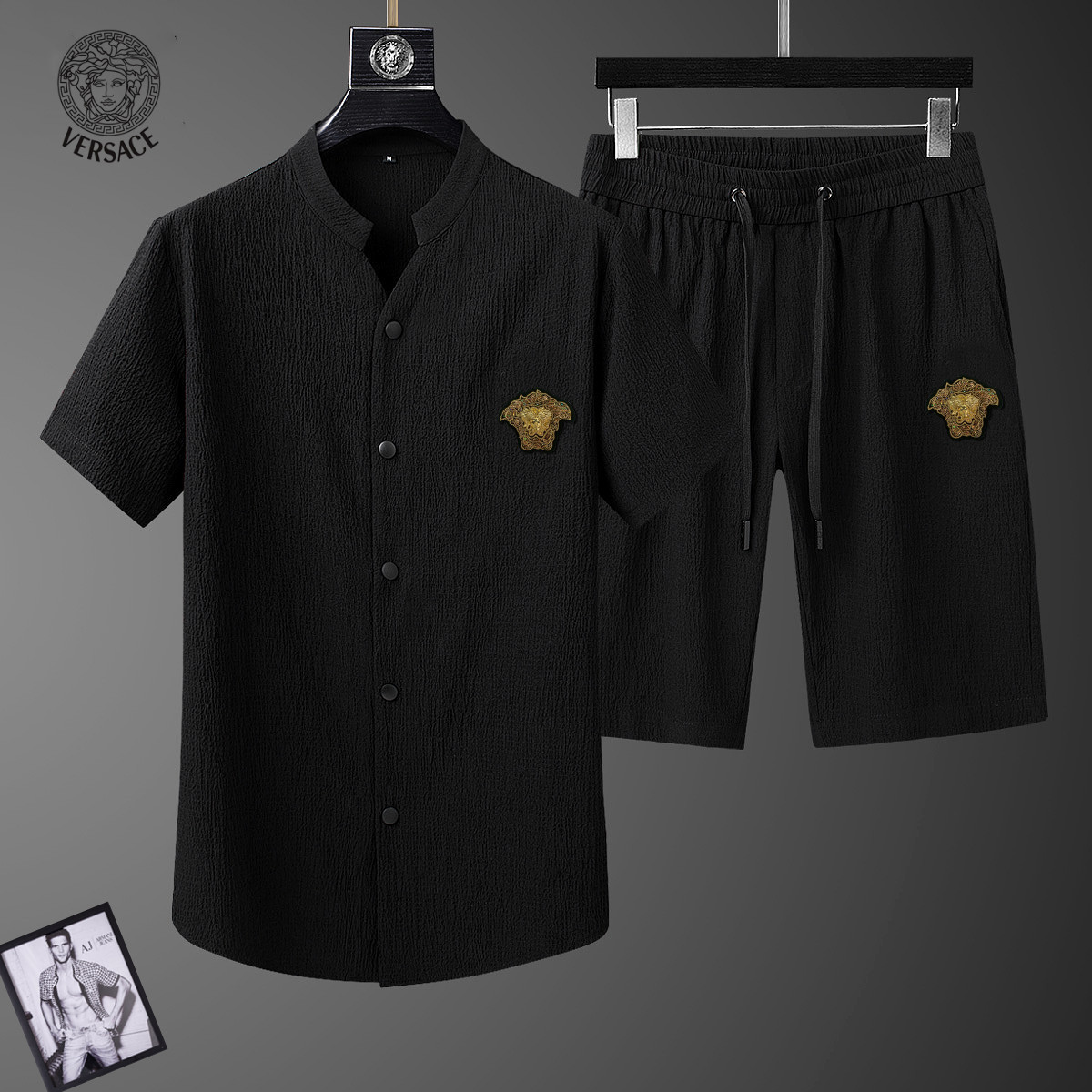 NO:477851,【Versace】New summer shorts set!  Mercerated cotton and linen fabric!  Exclusive first new product, the official website synchronizes the Milan catwalk style, the top quality products in real photography (standard number of codes! The latest top official website original list, brand new experience, three-dimensional tailoring, new hardware accessories, delicate and soft feel, comfortable and breathable upper body, big brand style, luxury and atmospheric texture only imported from Italy customization, versatile style, not picky to people, fine workmanship and meticulous, no pressure to go in and out, absolutely worth a piece of good product! Number of codes M-4XL (can be worn about pounds),, versace, versace, shorts, alexander wang19860909【 Versace 范思哲】夏季新款短裤套装！丝光棉麻面料！独家首发新品 官网同步米兰走秀款 实物拍摄顶级好货（标准码数！最新顶尖官网原单,全新体验 面料立体剪裁 全新五金配件、手感细腻柔软 上身舒适透气 大牌风范 奢华大气 进口意大利定制才有的质感 百搭款式 穿着不挑人 ,做工精细一丝不苟 ,出入无压力 绝对值得人手一件的好货！码数M-4XL（可穿斤左右）,,versace,versace,shorts,alexander wang,Men's clothing