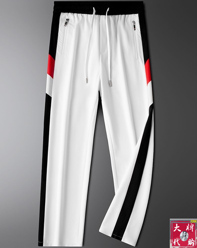 NO:481242,Moncler hooded New style High-end customization Upper body Comfort New taste and value sharing Hot casual pants are very comfortable to wear, low-key and luxurious, very classy when worn, and there is no need to say much about the trousers style and cutting. The upper body is exquisite and vivid. Really first-class top-quality pants, Turkish cotton, produce the most famous tannin cloth. The quality is excellent, and the pants are heavy-washed and soft!  The straight-footed style is not picky, the upper body is absolutely stylish, the expert design is extremely luxurious.  Number of codes 29-40, Moncler, alexander wang19860909Moncler 蒙口 新款 高端定制 上身 舒适 全新品味与价值共享 爆款休闲裤西裤身穿着非常舒适 低调不失奢华 穿出去非常有档次,裤型款式和裁剪亦无需多言 上身精致跃然.真正一等一顶级质料 真正殿堂级的裤子,选用土耳其的棉花 生产出最有名的单宁布 品质卓然,经过重水洗使得裤子很柔软！直脚的版型 不挑人 上身绝对的有型 达人设计 极度奢华．码数29-40,,Moncler,alexander wang,Men's clothing