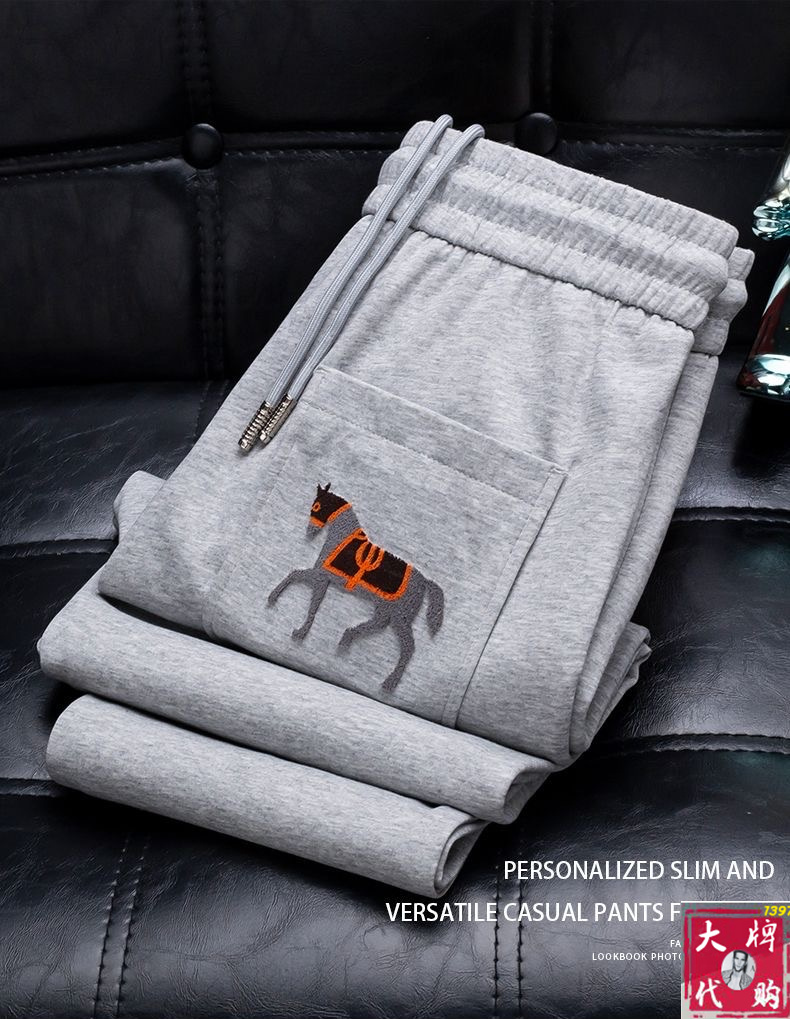 NO:481238,Hermes New style, high-end customization, upper body, comfortable, new taste and value sharing, popular casual pants are very comfortable to wear, low-key and luxurious, very classy when worn, and there is no need to say much about the style and cutting of the pants. The upper body is exquisite and vivid. The truly first-class quality is truly palace-level pants, Turkish cotton, and the most famous tannin cloth is produced. The quality is excellent, and the pants are soft after heavy washing!  The straight-footed style is not picky, the upper body is absolutely stylish, the expert design is extremely luxurious.  Number of codes 29-40, hermes, hermes, alexander wang19860909Hermes 爱马仕 新款 高端定制 上身 舒适 全新品味与价值共享 爆款休闲裤身穿着非常舒适 低调不失奢华 穿出去非常有档次,裤型款式和裁剪亦无需多言 上身精致跃然.真正一等一顶级质料 真正殿堂级的裤子,选用土耳其的棉花 生产出最有名的单宁布 品质卓然,经过重水洗使得裤子很柔软！直脚的版型 不挑人 上身绝对的有型 达人设计 极度奢华．码数29-40,,hermes,hermes,alexander wang,Men's clothing