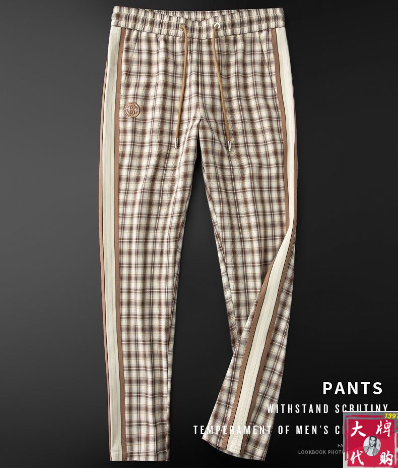 NO:481212,Moncler hooded New style High-end customization Upper body Comfort New taste and value sharing Hot casual pants are very comfortable to wear, low-key and luxurious, very classy when worn, and there is no need to say much about the trousers style and cutting. The upper body is exquisite and vivid. Really first-class top-quality pants, Turkish cotton, produce the most famous tannin cloth. The quality is excellent, and the pants are heavy-washed and soft!  The straight-footed style is not picky, the upper body is absolutely stylish, the expert design is extremely luxurious.  Number of codes 29-40, Moncler, alexander wang19860909Moncler 蒙口 新款 高端定制 上身 舒适 全新品味与价值共享 爆款休闲裤西裤身穿着非常舒适 低调不失奢华 穿出去非常有档次,裤型款式和裁剪亦无需多言 上身精致跃然.真正一等一顶级质料 真正殿堂级的裤子,选用土耳其的棉花 生产出最有名的单宁布 品质卓然,经过重水洗使得裤子很柔软！直脚的版型 不挑人 上身绝对的有型 达人设计 极度奢华．码数29-40,,Moncler,alexander wang,Men's clothing