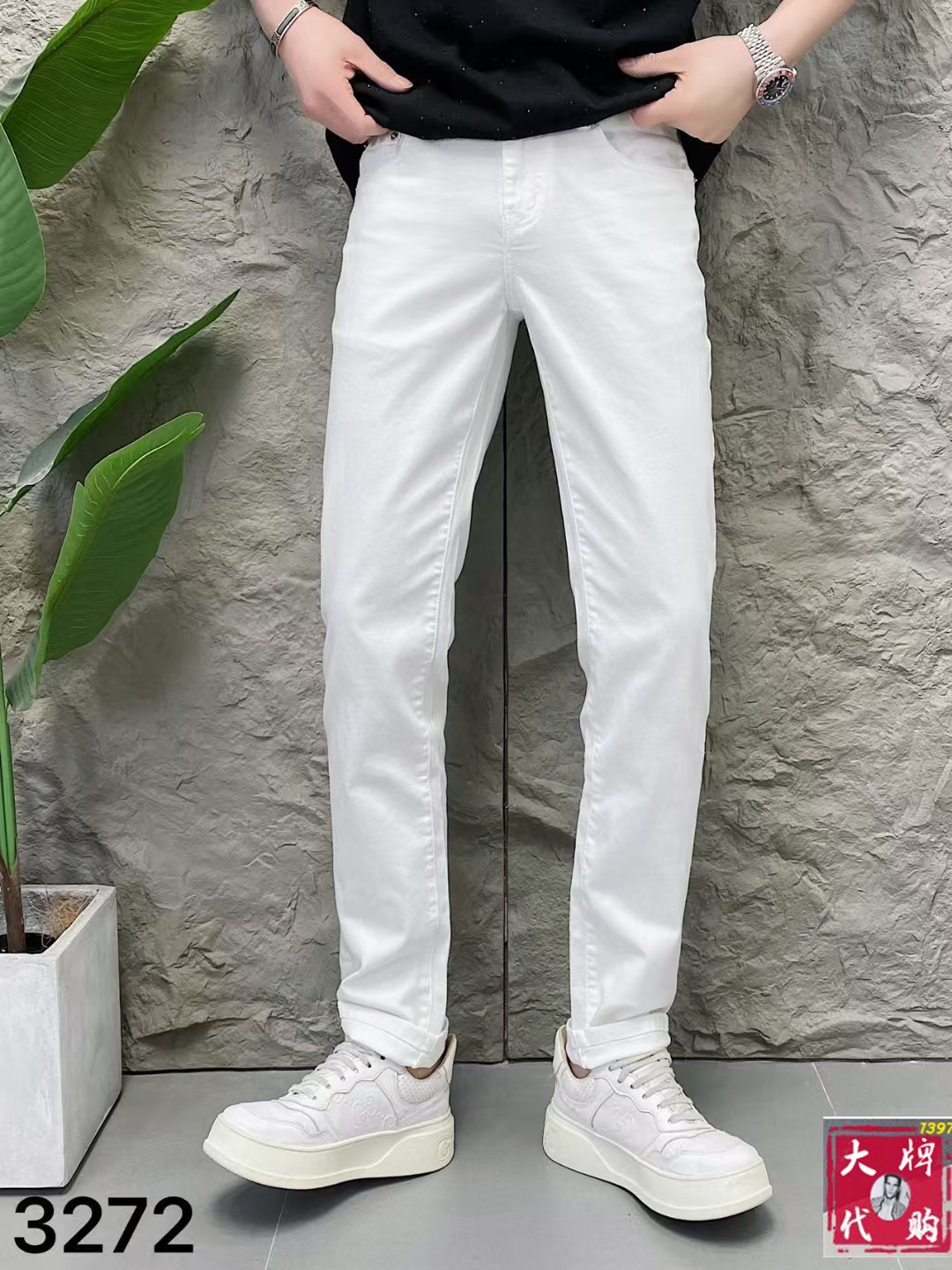 NO:481333,Moncler jeans with original original cloth and original wash water for men!  Imported original wash elastic fabrics, complex handicrafts superimposed, any wash process will become a completely different color effect after a few more seconds, so it is more precious, especially long-lasting and odor-resistant... Use the best tannin elastic texture, genuine leather leather cards, high-quality metal accessories... to create a unique and original jeans style!  Original hardware accessories, super positive style, comfortable and breathable, extremely high grade, counter quality, and handsome upper body. Number of 29-38, Moncler, jeans, alexander wang19860909Moncler 蒙口 男士牛仔裤原厂原布原洗水！进口原版水洗弹力面料,复杂的手工艺叠加,任何一个洗水环节多停留几秒都会变成完全不一样的颜色效果,所以越加珍贵,特别持久、耐味…… 选用上乘的丹宁弹力质感,真皮皮牌、高定的金属辅料……打造出独特及原创的牛仔裤款型！原版五金辅料,版型超正,舒适透气,档次极高,专柜品质,上身帅气十足. 码数29-38,,Moncler,jeans,alexander wang,Men's clothing