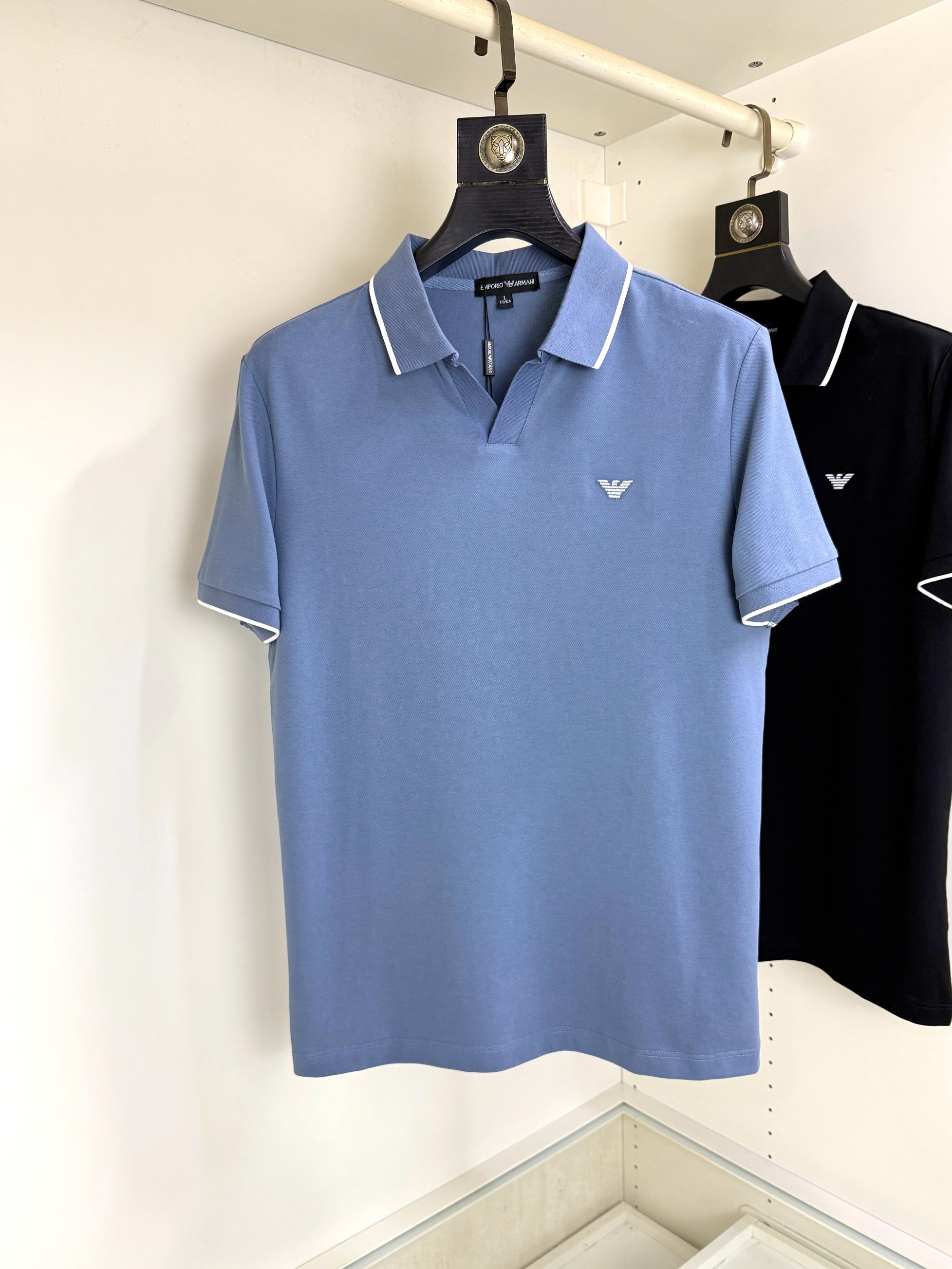 NO:516432,Armani Armani Fat Brother Gospel Maximum 4XL can wear 200 catties summer new versatile fashion Polo lapel business short sleeves Xinjiang long latte cotton fabric soft comfortable and breathable brand element design concept reflects high quality. It feels delicate and soft!  It is casually cut, with a great upper body style!  Code number M-4XL, armani, armani, T-shirt, alexander wang19860909Armani阿玛尼胖哥福音最大4XL可穿200斤夏款新款百搭时尚Polo翻领商务短袖 新疆长绒棉 面料柔软舒适透气 品牌元素设计理念,体现高品质.手感细腻柔软！呈现休闲裁剪,上身版型超赞！ 码数M-4XL,,armani,armani,T-shirt,alexander wang,Men's clothing