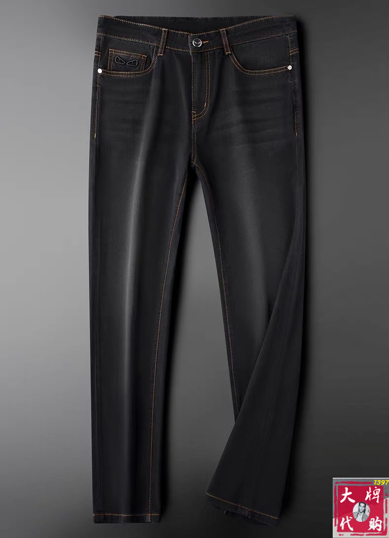 NO:497709,【Fendi】 New summer style, new taste and value sharing, popular jeans, very comfortable to wear, low-key and luxurious, very classy when worn, no need to say much about the trouser style and cutting, the upper body is exquisite and vivid. The truly first-class quality, the truly palace-grade jeans, made of Turkish cotton, produce the most famous tannin cloth, excellent quality, heavy washing makes the pants very soft!  The straight-footed style is not picky, the upper body is absolutely stylish, the expert design is extremely luxurious.  29-40, fendi, fendi, jeans, alexander wang19860909【Fendi芬迪】 夏季新款 全新品味与价值共享 爆款牛仔裤 身穿着非常舒适 低调不失奢华 穿出去非常有档次,裤型款式和裁剪亦无需多言 上身精致跃然.真正一等一顶级质料 真正殿堂级的牛仔裤,选用土耳其的棉花 生产出最有名的单宁布 品质卓然,经过重水洗使得裤子很柔软！直脚的版型 不挑人 上身绝对的有型 达人设计 极度奢华．码数29-40,,fendi,fendi,jeans,alexander wang,Men's clothing