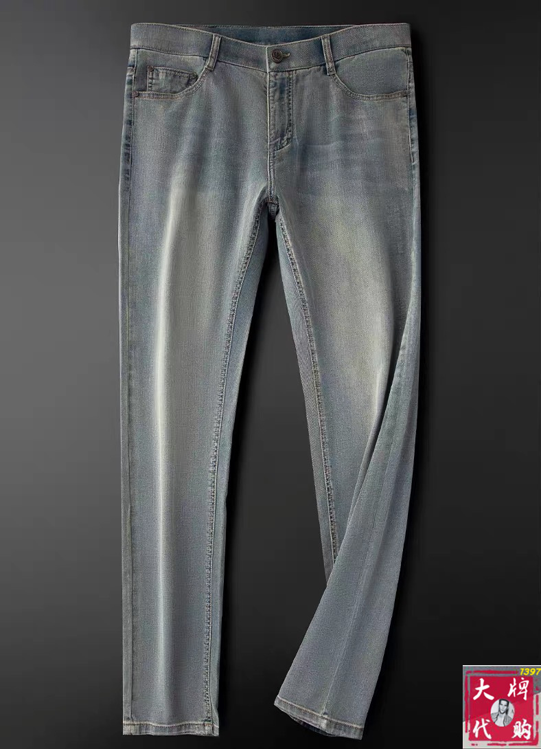 NO:497694,[Valentino] New summer style, new taste and value sharing, popular jeans, very comfortable to wear, low-key and luxurious, very classy when worn, no need to say much about the style and cutting of the pants, the upper body is exquisite and vivid. The truly first-class quality, the truly palace-grade jeans, made of Turkish cotton, produce the most famous tannin cloth, excellent quality, heavy washing makes the pants very soft!  The straight-footed style is not picky, the upper body is absolutely stylish, the expert design is extremely luxurious.  29-40 yards, valentino, jeans, alexander wang19860909【华伦天奴】 夏季新款 全新品味与价值共享 爆款牛仔裤 身穿着非常舒适 低调不失奢华 穿出去非常有档次,裤型款式和裁剪亦无需多言 上身精致跃然.真正一等一顶级质料 真正殿堂级的牛仔裤,选用土耳其的棉花 生产出最有名的单宁布 品质卓然,经过重水洗使得裤子很柔软！直脚的版型 不挑人 上身绝对的有型 达人设计 极度奢华．码数29-40,,valentino,jeans,alexander wang,Men's clothing