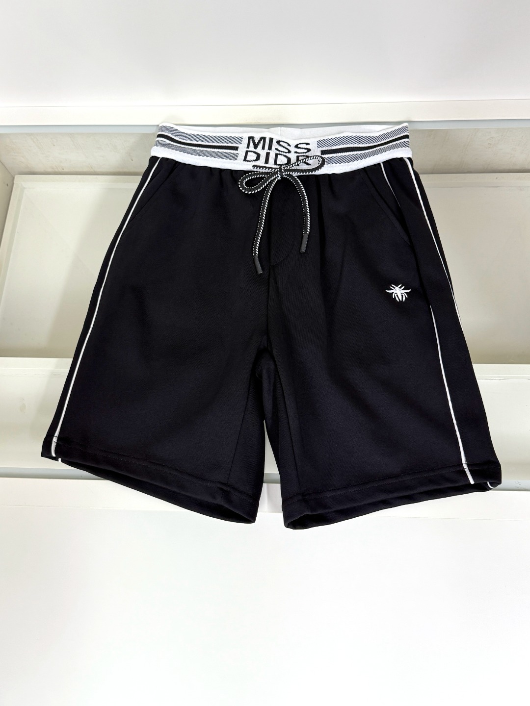 NO:497751,DIOR The latest model of the counter, elastic strap casual sports shorts, made of counter fabric, soft touch, thin and breathable. The counter is now sold solid color, one to one original details, impeccable workmanship, super handsome, perfect details, the upper body effect is so good. Number of codes M-3XL,,dior,dior, shorts,alexander wang19860909DIOR 迪奥 专柜最新款 松紧带休闲运动短裤 专柜面料打造 手感柔软 轻薄透气 专柜现在售 纯色 一比一原版细节 做工无可挑剔 上身有型超帅气 细节完美 上身效果就是这么好看哈 码数M-3XL,,dior,dior,shorts,alexander wang,Men's clothing