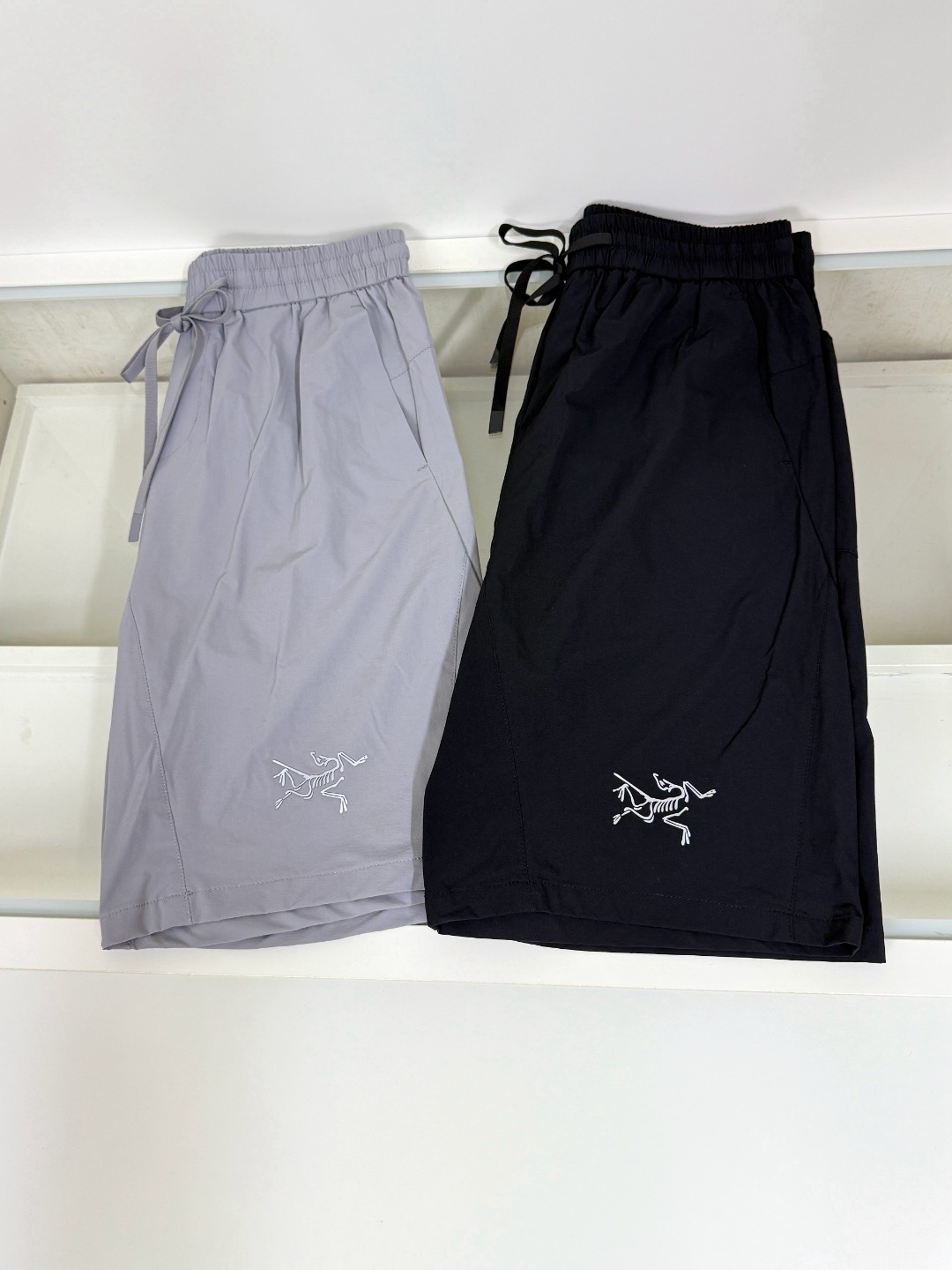 NO:497773,Archaeopteryx, the latest style of the counter, elastic strap casual quick-drying sports shorts, the counter fabric is made, soft, thin and breathable, the counter is now sold solid color, one to one original details, impeccable workmanship, super handsome, perfect details, the upper body effect is so good, the upper body number M-3XL, arc'teryx, shorts, alexander wang19860909始祖鸟 专柜最新款 松紧带休闲速干运动短裤 专柜面料打造 手感柔软 轻薄透气 专柜现在售 纯色 一比一原版细节 做工无可挑剔 上身有型超帅气 细节完美 上身效果就是这么好看哈 码数M-3XL,arc'teryx,shorts,alexander wang,Men's clothing