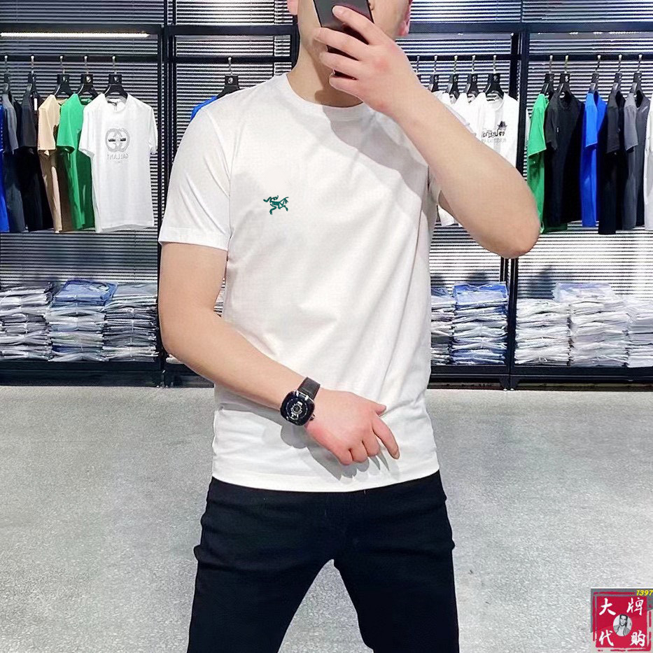 NO:494675,Archaeopteryx, Fat Brother Gospel Maximum 4XL, 200 catties, top-level round neck, casual short-sleeved high-end custom versatile style, anyone can easily control it, full custom fabric craftsmanship, the latest logo design of the luxurious classic brand on the chest, very high-end, those who understand goods must enter!  The style and tailoring are slim styles, which are very exquisite, showing aura and highlighting the exquisiteness of business men. This is the unique feature, just right slim fit, and the upper body effect is very good!  Size M-4XL, arc'teryx, T-shirt, alexander wang19860909始祖鸟 胖哥福音最大4XL可穿200斤顶级圆领休闲短袖高级定制百搭款式 任何人都可以轻松驾驭 面料全订制工艺 胸前奢华经典品牌最新logo设计,非常显档次懂货的必须入！版型剪裁属于修身款 非常精致,显气场,又会凸显商务男士的精致,这就是独到之处,恰到好处的修身,上身效果非常赞！尺码M-4XL,arc'teryx,T-shirt,alexander wang,Men's clothing