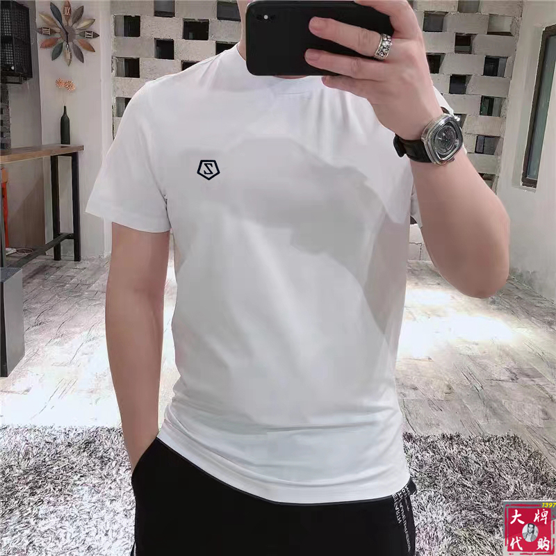 NO:494685,Zegna Fat Brother Gospel Maximum 4XL can wear 200 catties top-grade round neck casual short sleeve high-end custom versatile style. Anyone can easily control it. The fabric is fully customized craftsmanship. The latest logo design of the luxurious classic brand on the chest is very high-end. Those who understand goods must enter!  The style and tailoring are slim styles, which are very exquisite, showing aura and highlighting the exquisiteness of business men. This is the unique feature, the right slim fit, and the upper body effect is very good!  Size M-4XL, zegna, T-shirt, alexander wang19860909Zegna 杰尼亚 胖哥福音最大4XL可穿200斤顶级圆领休闲短袖高级定制百搭款式 任何人都可以轻松驾驭 面料全订制工艺 胸前奢华经典品牌最新logo设计,非常显档次懂货的必须入！版型剪裁属于修身款 非常精致,显气场,又会凸显商务男士的精致,这就是独到之处,恰到好处的修身,上身效果非常赞！尺码M-4XL,,zegna,T-shirt,alexander wang,Men's clothing