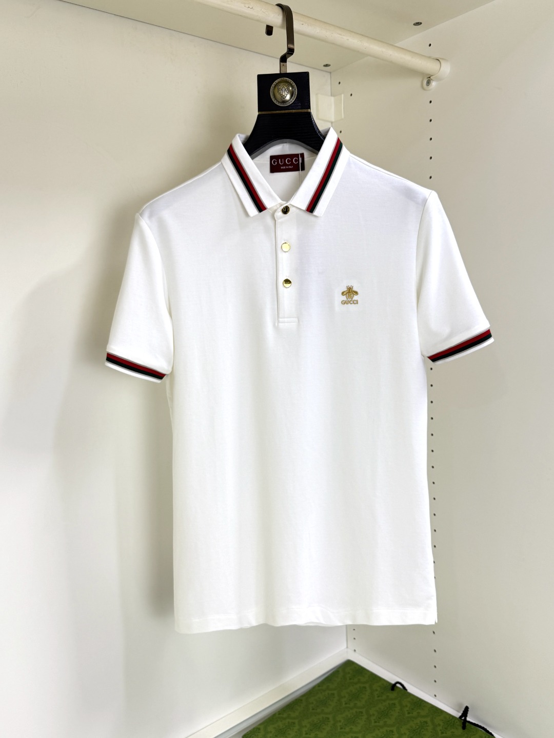 NO:494827,GUCCI Guqi Fat Brother Gospel Maximum 4XL can wear 200 catties summer new versatile fashion Polo lapel business short sleeves Xinjiang long latte cotton fabric soft comfortable and breathable brand element design concept reflects high quality. It feels delicate and soft!  It is casually cut, with a great upper body style!  Code number M-4XL, gucci, T-shirt, alexander wang19860909GUCCI古奇胖哥福音最大4XL可穿200斤夏款新款百搭时尚Polo翻领商务短袖 新疆长绒棉 面料柔软舒适透气 品牌元素设计理念,体现高品质.手感细腻柔软！呈现休闲裁剪,上身版型超赞！ 码数M-4XL,,gucci,T-shirt,alexander wang,Men's clothing