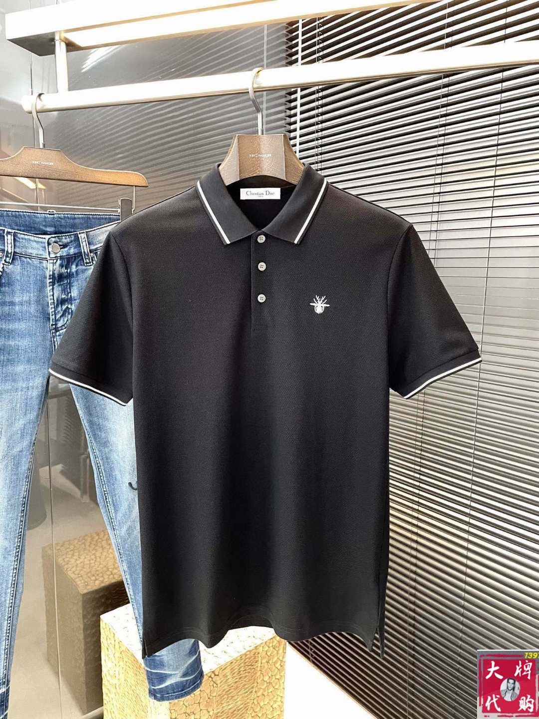 NO:494930,Dior's latest spring and summer POLO short-sleeved sleeves are made of the latest cotton fabric, which is resistant to washing and not easy to fade. It has soft touch and soft and comfortable ingredients. Classic design style. Special customization. Simple cutting and splicing reflects the extraordinary craftsmanship of workers and is full of high-end and fashionable!  The style is quite good and casual and versatile. Size M-3XL, dior, dior, T-shirt, alexander wang19860909Dior 迪奥 春夏最新款POLO短袖,采用最新棉面料,耐水洗不易掉色,手感柔软、成分柔软舒适 经典设计风格 特殊定制 简单的裁剪方式拼接,体现出工人不凡的工艺,高端时尚感十足！版型相当赞休闲百搭款.尺码M-3XL,,dior,dior,T-shirt,alexander wang,Men's clothing