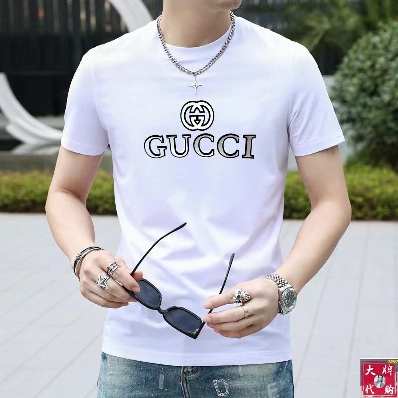NO:516335,Gucci Gucci Fat Brother Gospel Max 4XL can wear 200 catties top-level round neck casual short sleeve high-end custom versatile style. Anyone can easily control it. The fabric is fully customized craftsmanship. The latest logo design of the luxurious classic brand on the chest is very high-end. Those who understand goods must enter!  The style and tailoring are slim styles, which are very exquisite, showing aura and highlighting the exquisiteness of business men. This is the unique feature, the right slim fit, and the upper body effect is very good!  Size M-4XL, gucci, T-shirt, alexander wang19860909Gucci 古奇 胖哥福音最大4XL可穿200斤顶级圆领休闲短袖高级定制百搭款式 任何人都可以轻松驾驭 面料全订制工艺 胸前奢华经典品牌最新logo设计,非常显档次懂货的必须入！版型剪裁属于修身款 非常精致,显气场,又会凸显商务男士的精致,这就是独到之处,恰到好处的修身,上身效果非常赞！尺码M-4XL,,gucci,T-shirt,alexander wang,Men's clothing