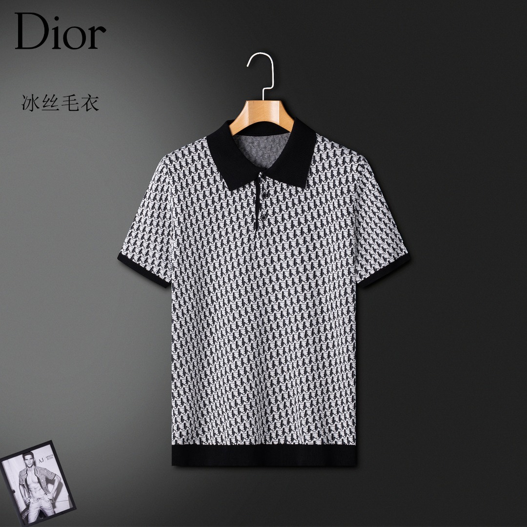 NO:489320,DIOR New men's short-sleeved sweater ice silk sweater, super classic design. Simple and without any unnecessary cumbersome feeling. This model is an indispensable versatile item for men in summer. Made of high-quality Australian wool, it is super comfortable to wear, the fabric is textured, avant-garde and practical. Exquisite and perfect craftsmanship. The latest official website design, a classic work of the fashion and casual series. The main feature!  M-3XL (maximum wearable about 190 catties), dior, dior, sweaters, T-shirt, alexander wang19860909DIOR 迪奥 新款男装短袖毛衣冰丝针织衫,超经典设计.简约没有任何多余累赘感.本款是男士夏季不可缺少的一件百搭单品.采用澳洲优质羊毛制作而成,穿身上超级舒适,面料有质感,前卫又实穿.精致完美工艺 最新官网设计 时尚休闲系列的经典之作 主打！M-3XL（最大可穿190斤左右）,,dior,dior,sweaters,T-shirt,alexander wang,Men's clothing