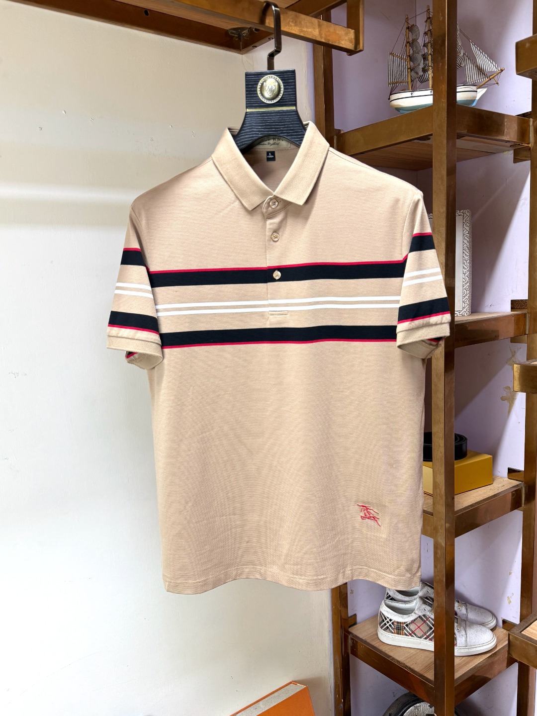 NO:489453,Burberry, Fat Brother Gospel Maximum 4XL can wear 200 catties summer new versatile and fashionable Polo lapel business short sleeves Xinjiang long velvet cotton fabric soft and comfortable and breathable. Brand element design concept reflects high quality. It feels delicate and soft!  It is casually cut, with a great upper body style!  Code number M-4XL, burberry, burberry, T-shirt, alexander wang19860909Burberry 巴宝莉 胖哥福音最大4XL可穿200斤夏款新款百搭时尚Polo翻领商务短袖 新疆长绒棉 面料柔软舒适透气 品牌元素设计理念,体现高品质.手感细腻柔软！呈现休闲裁剪,上身版型超赞！ 码数M-4XL,,burberry,burberry,T-shirt,alexander wang,Men's clothing