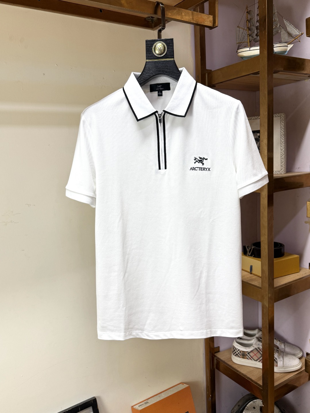 NO:489485,Archaeopteryx, Fat Brother Gospel Maximum 4XL, 200 catties, summer new, versatile and fashionable Polo lapel business short sleeves, Xinjiang long latte cotton, soft, comfortable and breathable, brand element design concept, reflects high quality, delicate and soft feel!  It is casually cut, with a great upper body style!  Code number M-4XL, arc'teryx, T-shirt, alexander wang19860909始祖鸟 胖哥福音最大4XL可穿200斤夏款新款百搭时尚Polo翻领商务短袖 新疆长绒棉 面料柔软舒适透气 品牌元素设计理念,体现高品质.手感细腻柔软！呈现休闲裁剪,上身版型超赞！ 码数M-4XL,arc'teryx,T-shirt,alexander wang,Men's clothing