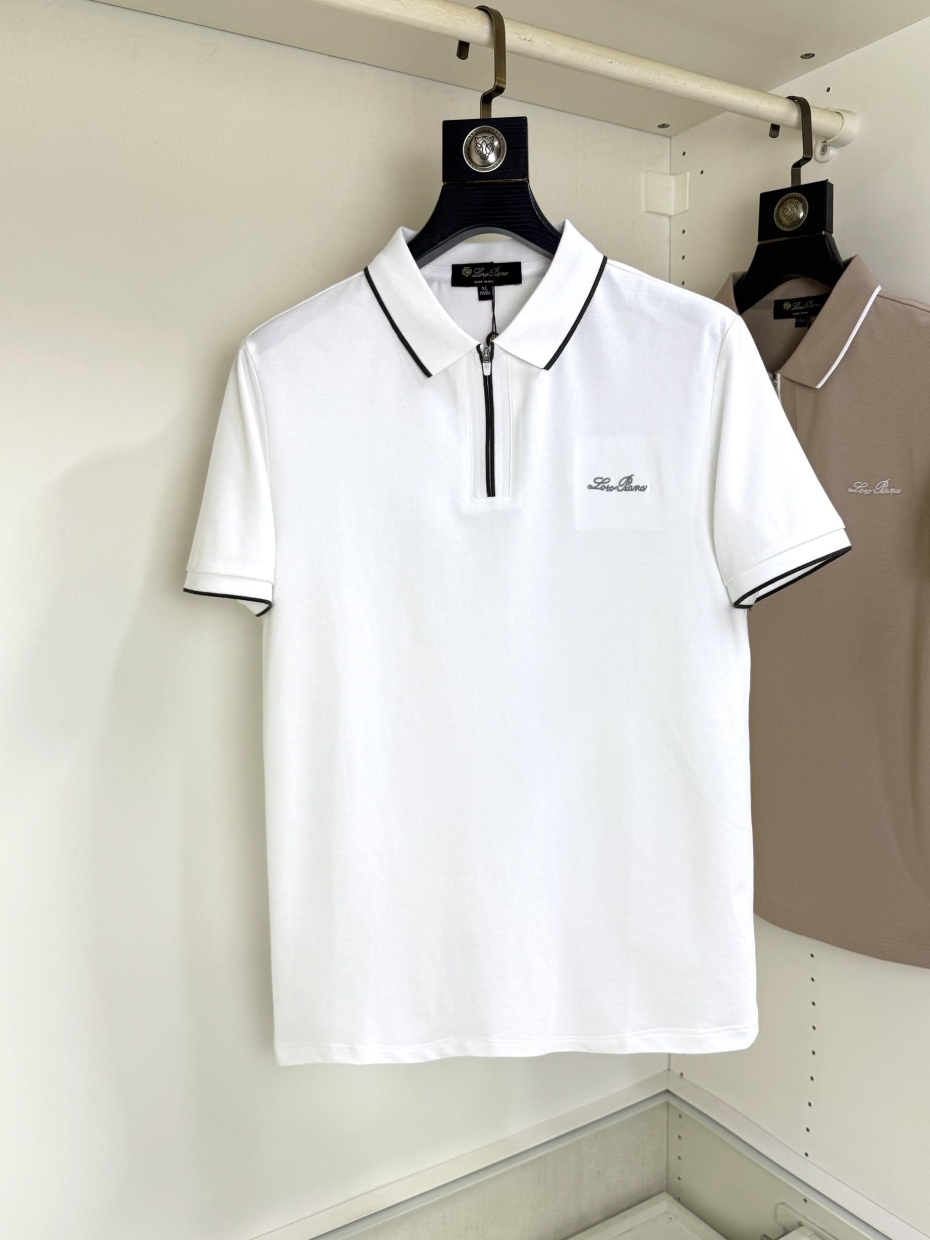 NO:492640,Loro Piana Nouyou Pianya Pang Ge Gospel Maximum 4XL can wear 200 catties summer new versatile fashion Polo lapel business short sleeves Xinjiang long latte cotton fabric soft comfortable and breathable brand element design concept reflects high quality. It feels delicate and soft!  It is casually cut, with a great upper body style!  Code number M-4XL, loro piana, T-shirt, alexander wang19860909Loro Piana诺悠翩雅胖哥福音最大4XL可穿200斤夏款新款百搭时尚Polo翻领商务短袖 新疆长绒棉 面料柔软舒适透气 品牌元素设计理念,体现高品质.手感细腻柔软！呈现休闲裁剪,上身版型超赞！ 码数M-4XL,,loro piana,T-shirt,alexander wang,Men's clothing