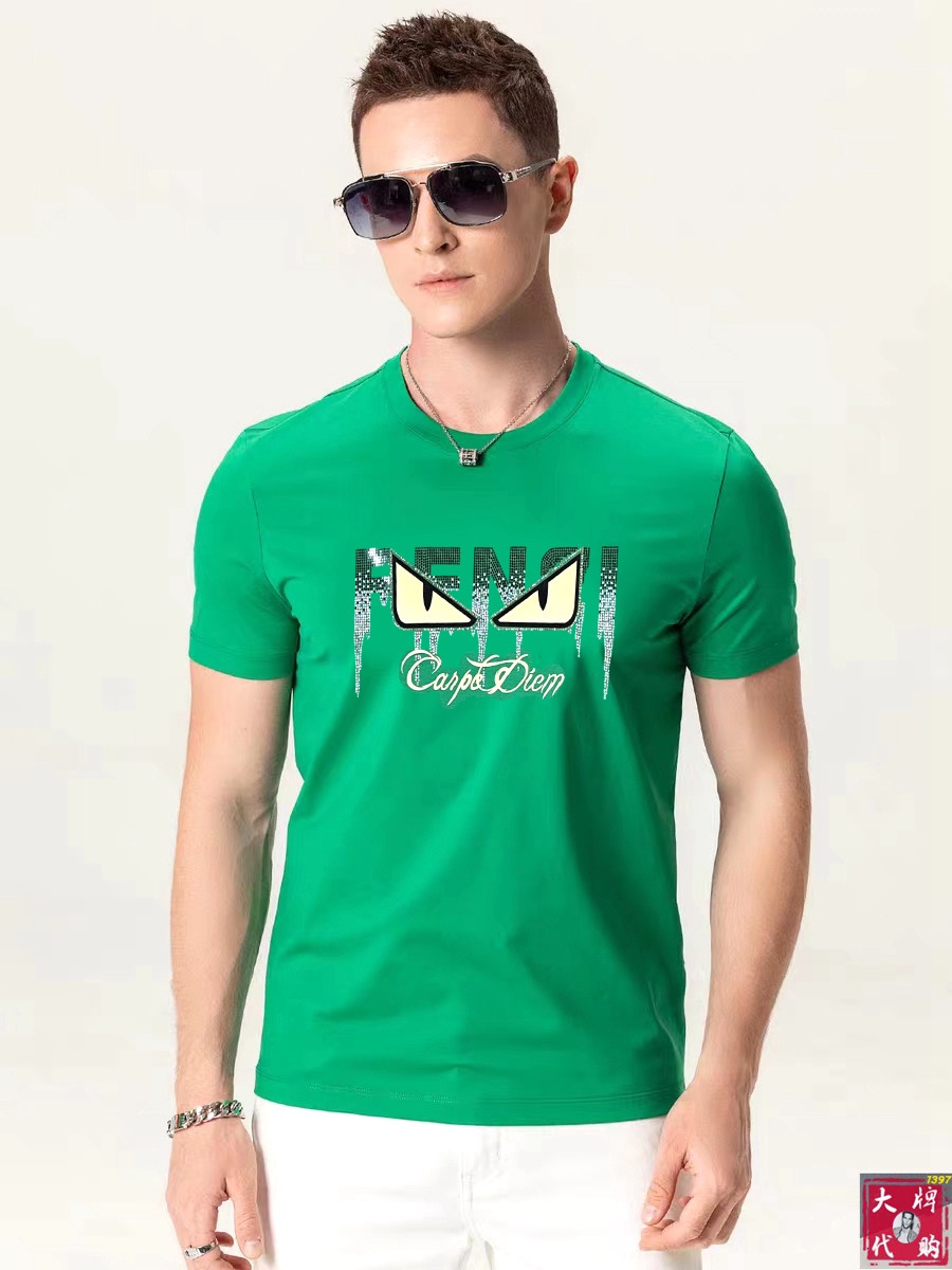 NO:492553,Fendi Fendi Fat Brother Gospel Maximum 4XL can wear 200 catties top-grade round neck casual short sleeve high-end custom versatile style. Anyone can easily control it. The fabric is fully customized craftsmanship. The latest logo design of the luxurious classic brand on the chest is very high-end. Those who understand goods must enter!  The style and tailoring are slim styles, which are very exquisite, showing aura and highlighting the exquisiteness of business men. This is the unique feature, the right slim fit, and the upper body effect is very good!  Size M-4XL, fendi, fendi, T-shirt, alexander wang19860909Fendi 芬迪 胖哥福音最大4XL可穿200斤顶级圆领休闲短袖高级定制百搭款式 任何人都可以轻松驾驭 面料全订制工艺 胸前奢华经典品牌最新logo设计,非常显档次懂货的必须入！版型剪裁属于修身款 非常精致,显气场,又会凸显商务男士的精致,这就是独到之处,恰到好处的修身,上身效果非常赞！尺码M-4XL,,fendi,fendi,T-shirt,alexander wang,Men's clothing