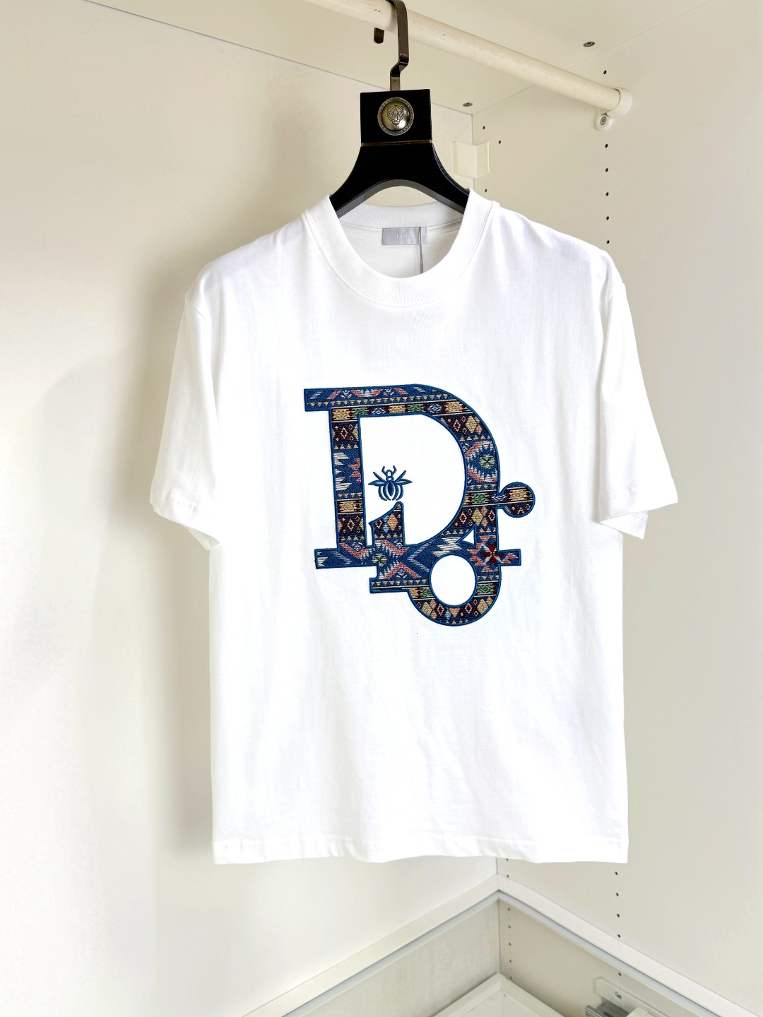 NO:492614,DIOR DIOR Pang Ge's Gospel Maximum XL can wear 200 catties Top round neck casual short sleeves Top version High-end custom versatile styles Anyone can easily control the fabric is fully customized craftsmanship The latest logo design of the luxurious classic brand on the chest is very high-end, and those who understand goods must enter!  The style and tailoring are slim styles, which are very exquisite, showing aura and highlighting the exquisiteness of business men. This is the unique feature, the right slim fit, and the upper body effect is very good!  Size XS-XL (counter code is equivalent to M-3XL), dior, dior, T-shirt, alexander wang19860909DIOR 迪奥 胖哥福音最大XL可穿200斤 顶级圆领休闲短袖 顶级版本 高级定制百搭款式 任何人都可以轻松驾驭 面料全订制工艺 胸前奢华经典品牌最新logo设计,非常显档次懂货的必须入！版型剪裁属于修身款 非常精致,显气场,又会凸显商务男士的精致,这就是独到之处,恰到好处的修身,上身效果非常赞！尺码XS-XL（专柜码等同M-3XL）,,dior,dior,T-shirt,alexander wang,Men's clothing