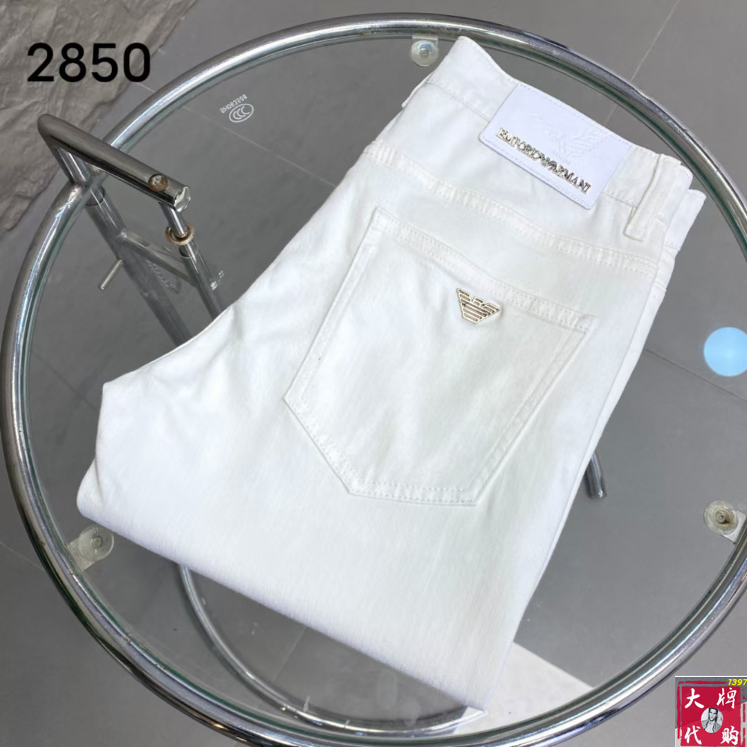 NO:518835,Armani Men's Jeans Original Original Clothing Original Wash Water!  Imported original wash elastic fabrics, complex handicrafts superimposed, any wash process will become a completely different color effect after a few more seconds, so it is more precious, especially long-lasting and odor-resistant... Use the best tannin elastic texture, genuine leather leather cards, high-quality metal accessories... to create a unique and original jeans style!  Original hardware and accessories, super positive style, comfortable and breathable, extremely high grade, counter quality, and handsome upper body. Number of sizes 29-38, Armani, Armani, Jeans, alexander wang19860909Armani 阿玛尼 男士牛仔裤原厂原布原洗水！进口原版水洗弹力面料,复杂的手工艺叠加,任何一个洗水环节多停留几秒都会变成完全不一样的颜色效果,所以越加珍贵,特别持久、耐味…… 选用上乘的丹宁弹力质感,真皮皮牌、高定的金属辅料……打造出独特及原创的牛仔裤款型！原版五金辅料,版型超正,舒适透气,档次极高,专柜品质,上身帅气十足. 码数29-38,,armani,armani,jeans,alexander wang,Men's clothing