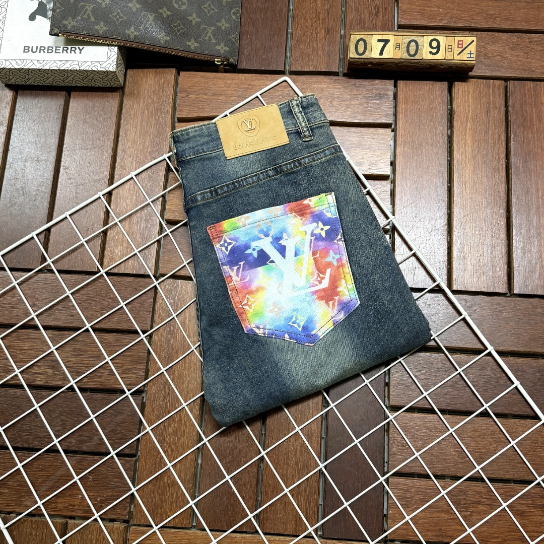 NO:502374,LV Louis Vuitton New style and new products available for sale in counters. The original 1:1 product for physical stores, suitable for all ages. The highest version of imported European fabrics in the market. They are comfortable, soft and skin-friendly. The upper body effect is super fashionable and versatile. They are straight and stylish. They are a must-have in the wardrobe!  Suitable for any occasion Size 29-38, louis vuitton,louis vuitton,jeans,alexander wang19860909LV 路易威登 新款新品 专柜有售 实体店极品牛仔裤专柜原版1:1好货,适合各个年龄段.市场最高版本的欧洲进口面料.舒适柔软亲肤,上身效果超级棒时尚百搭,笔挺有型,衣橱必备！适合任何场合穿着 尺码29-38,,louis vuitton,louis vuitton,jeans,alexander wang,Men's clothing