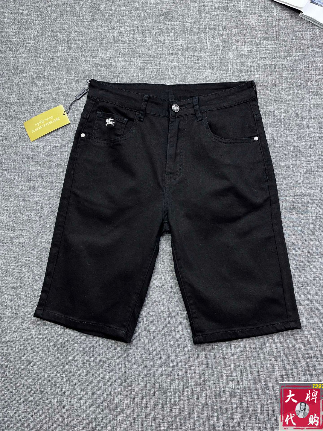 NO:517995,Burberry Burberry official counter is available at the same time, original singles are ruthless, super stylish 5-point denim shorts Customized original washing denim fabric, unique design, top-grade printing craft letter pattern logo, original hardware and auxiliary decoration, extremely top-notch jeans, the materials and craftsmanship are extremely luxurious and exquisite, extremely high-end, handsome and stylish, recommended, size 29-38, burberry, burberry, shorts, jeans, alexander wang19860909Burberry 巴宝莉 官网专柜同步有售,原单狠货,超级有范儿的一款5分牛仔短裤 定制原版水洗牛仔面料,独特设计,顶级印花工艺字母图案logo,原版五金辅料装饰,极为翘楚的一款牛仔裤,用料与工艺都极致奢华精湛,档次极高,上身帅气有型,推荐,码数29—38,,burberry,burberry,shorts,jeans,alexander wang,Men's clothing