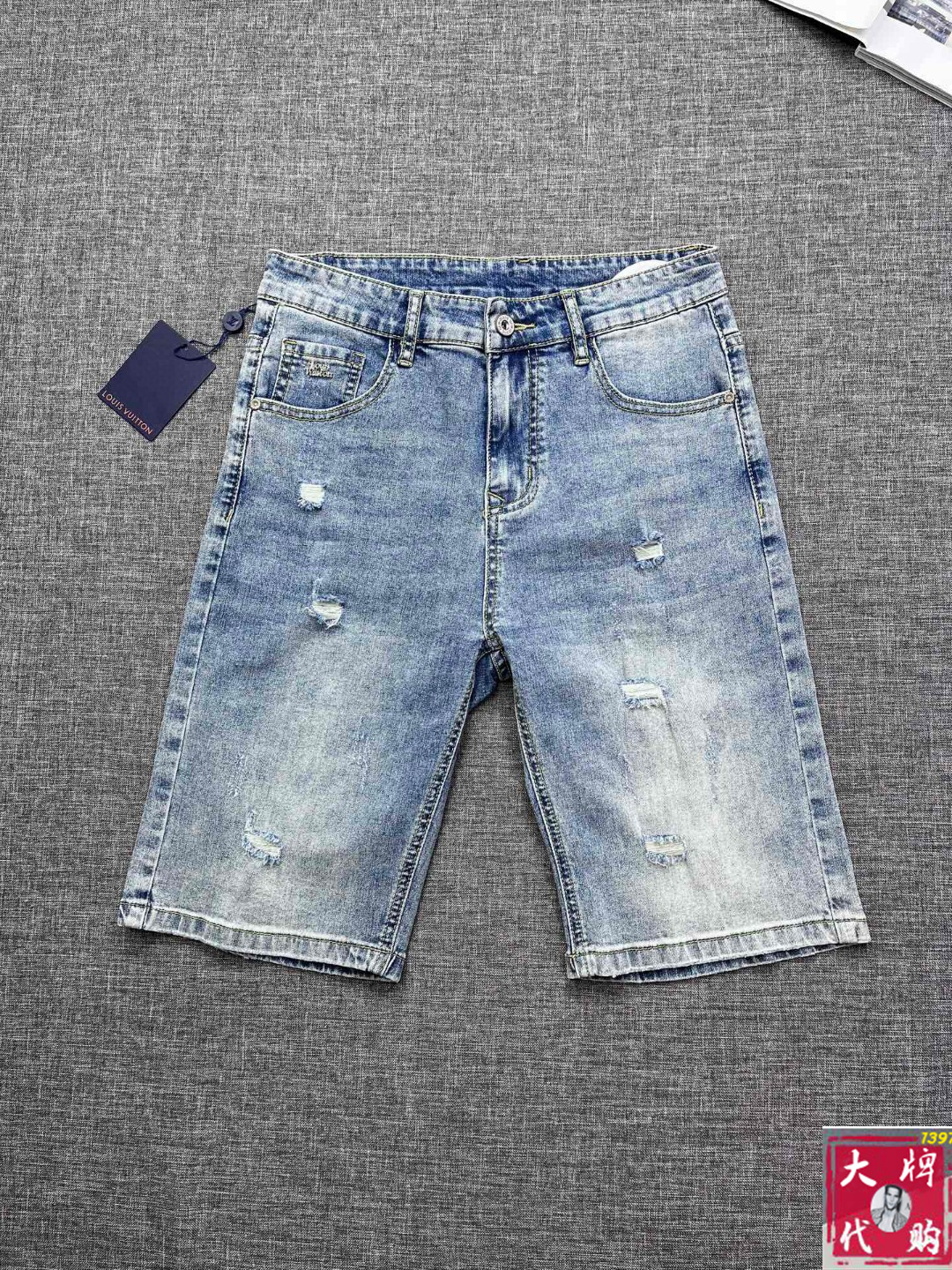 NO:517997,LV Louis Vuitton is available for sale at the same time on the official website, original singles are ruthless, super stylish 5-point denim shorts Customized original washing denim fabric, unique design, top-grade printing craft letter pattern logo, original hardware and auxiliary decoration, extremely superior jeans, the materials and craftsmanship are extremely luxurious and exquisite, extremely high-end, handsome and stylish, recommended, size 29-38,, louis vuitton, louis vuitton, shorts, jeans, alexander wang19860909LV 路易威登 官网专柜同步有售,原单狠货,超级有范儿的一款5分牛仔短裤 定制原版水洗牛仔面料,独特设计,顶级印花工艺字母图案logo,原版五金辅料装饰,极为翘楚的一款牛仔裤,用料与工艺都极致奢华精湛,档次极高,上身帅气有型,推荐,码数29—38,,louis vuitton,louis vuitton,shorts,jeans,alexander wang,Men's clothing