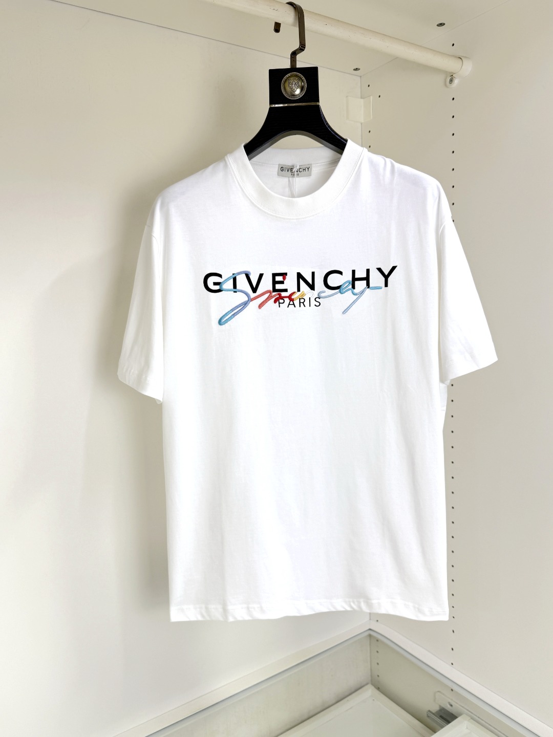 NO:516417,Givenchy Givenchy Fat Brother Gospel Maximum XL can wear 200 kilograms high-end version, top round neck casual short-sleeved high-end custom versatile style, anyone can easily control it, full custom fabric craftsmanship, the latest logo design of the luxurious classic brand on the chest, very high-end, those who understand goods must enter!  The style and tailoring are slim styles, which are very exquisite, showing aura and highlighting the exquisiteness of business men. This is the unique feature, the right slim fit, and the upper body effect is very good!  Size XS-XL (counter code is equivalent to M-3XL), given , given , given , given , T-shirt, alexander wang19860909Givenchy 纪梵希 胖哥福音最大XL可穿200斤高版本 顶级圆领休闲短袖高级定制百搭款式 任何人都可以轻松驾驭 面料全订制工艺 胸前奢华经典品牌最新logo设计,非常显档次懂货的必须入！版型剪裁属于修身款 非常精致,显气场,又会凸显商务男士的精致,这就是独到之处,恰到好处的修身,上身效果非常赞！尺码XS-XL（专柜码等同M-3XL）,,givenchy,givenchy,T-shirt,alexander wang,Men's clothing