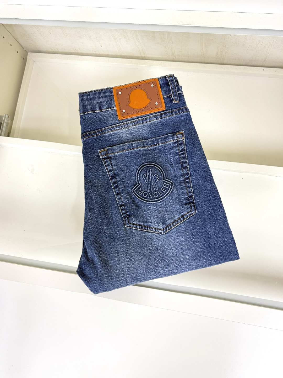 NO:518020,Moncler hooded products are coming, new styles and new products are available for sale in the counter. The original jeans in physical stores are already 1:1 good products for the original products of all ages. The highest version of the imported European fabric in the market is comfortable, soft and skin-friendly, with super cool and fashionable and versatile effect, straight and stylish, a must-have for the wardrobe!  Suitable for any occasion Size 29-40 None 37 39, Moncler, jeans, alexander wang19860909Moncler 蒙口 爆款来袭 新款新品 专柜有售 实体店已极品牛仔裤专柜原版1:1好货,适合各个年龄段.市场最高版本的欧洲进口面料.舒适柔软亲肤,上身效果超级棒时尚百搭,笔挺有型,衣橱必备！适合任何场合穿着 尺码29-40 无37 39,,Moncler,jeans,alexander wang,Men's clothing