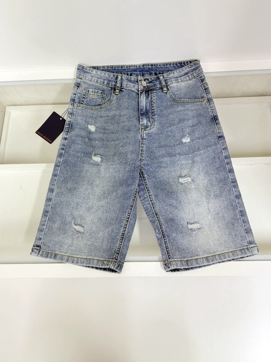 NO:516253,LV Louis Vuitton is a new European and American brand model, classic and atmospheric tailoring design of denim shorts, micro-stretch pure cotton jeans, fashionable high-end products of excellent quality, and a must-have versatile item in summer. Number of codes 29-38,,louis vuitton,louis vuitton, shorts, jeans,alexander wang19860909LV 路易威登 欧美大牌新款,牛仔短裤经典大气的剪裁设计,微弹力纯棉牛仔裤、时尚高端产品质量超棒、夏季必备款百搭单品.码数29-38,,louis vuitton,louis vuitton,shorts,jeans,alexander wang,Men's clothing