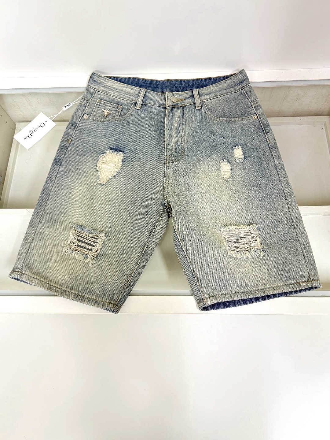 NO:516232,DIOR new products, original single denim shorts, original heavy-duty creation, brand classic LOGO design, complete three standards!  Original hardware accessories. Custom denim fabrics for counters, completely suitable for counters. Welcome to try them on before purchasing them. Good goods are not afraid of comparison. Number 29-38, dior, dior, shorts, alexander wang19860909DIOR 迪奥新品,原单牛仔短裤 原版重工打造,品牌经典LOGO设计,三标齐全！原版五金辅料.专柜定制牛仔面料,完全对版专柜,欢迎专柜试穿后再购买,好货不怕比.码数29-38,,dior,dior,shorts,alexander wang,Men's clothing