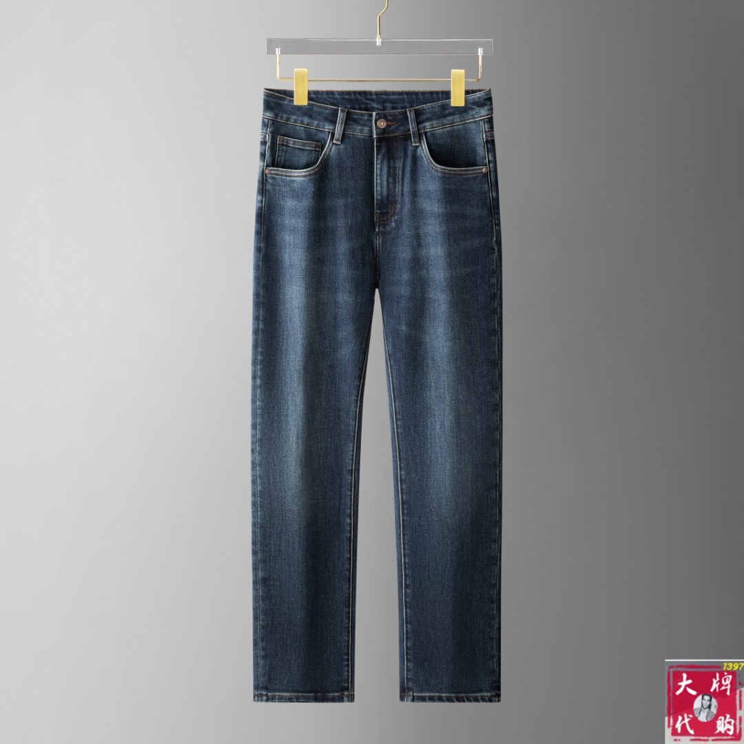 NO:514929,TF new product. Customized high-quality fashionable jeans. Super versatile style. Exclusive customization-imported high-end high-density cotton fabric, close and comfortable, super beautiful style, upper body and long legs, impeccable inner and line, you can attend any occasion, again emphasize that the fabric is very, very classy! First-class workmanship and texture! The details are exquisite and exquisite, and quite ingenious! You deserve it! Number of codes 30-38, Tom ford, jeans, alexander wang19860909TF 新品.订制高品质时尚牛仔裤.超级百搭款.独家定制-进口高端高密度精棉面料,贴身舒适,超靓版型、上身显腿修长,內里,走线都无可挑剔,任何场合都可出席,再次强调面料非常非常显档次！做工、质感一流！细节精致考究,颇具匠心！ 您值得拥有！码数30-38,,tom ford,jeans,alexander wang,Men's clothing