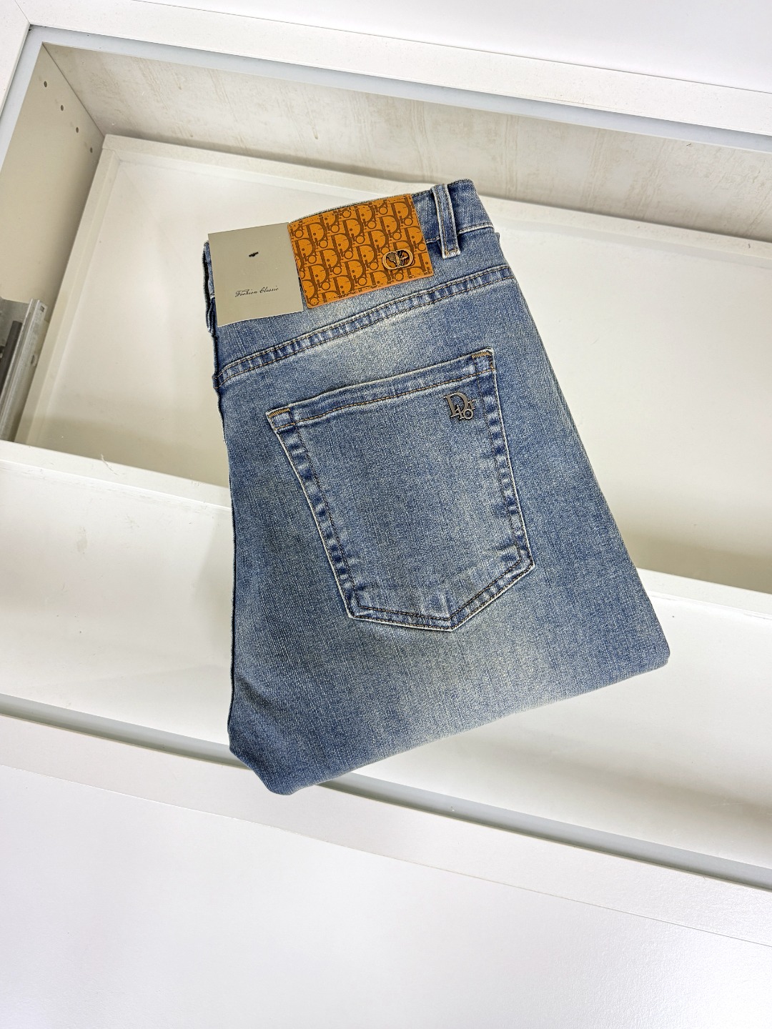 NO:516332,DIOR The hot products are coming, new models and new products are available for sale in the counter. The original jeans in physical stores are already 1:1 good products for the original products of all ages. The highest version of the imported European fabric in the market is comfortable, soft and skin-friendly, with super cool and fashionable and versatile upper body effect, straight and stylish, a must-have for the wardrobe!  Suitable for any occasion Size 29-40 None 37 39,,dior,dior,jeans,alexander wang19860909DIOR 迪奥 爆款来袭 新款新品 专柜有售 实体店已极品牛仔裤专柜原版1:1好货,适合各个年龄段.市场最高版本的欧洲进口面料.舒适柔软亲肤,上身效果超级棒时尚百搭,笔挺有型,衣橱必备！适合任何场合穿着 尺码29-40 无37 39,,dior,dior,jeans,alexander wang,Men's clothing