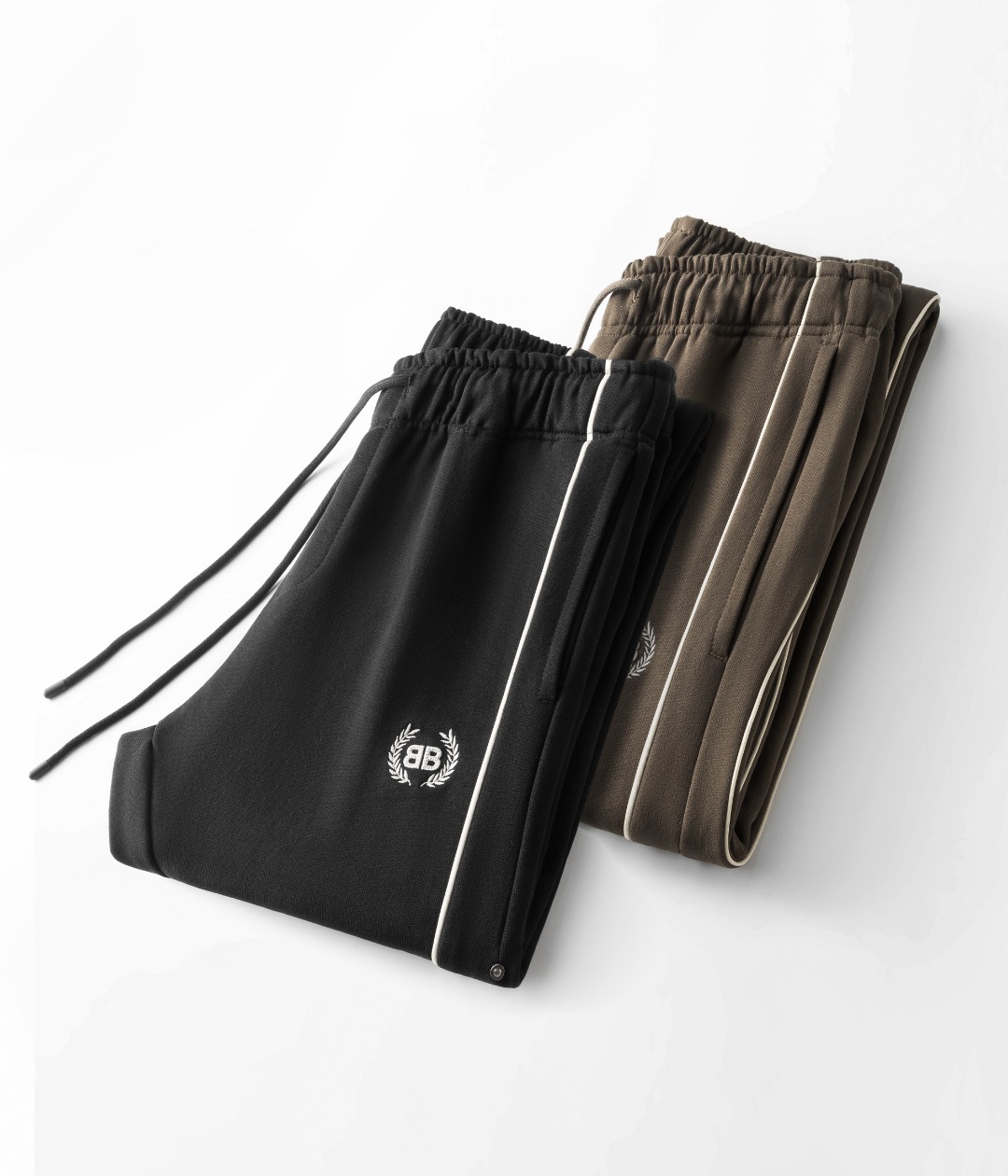 NO:513857,Balenciaga new product. Customized high-quality and fashionable elastic casual pants. Super versatile style. Exclusive customization-imported high-end high-density cotton fabric, close and comfortable, super beautiful style, upper body makes the legs look slender, inner and lined, you can attend any occasion, again emphasize that the fabric is very, very classy! First-class workmanship and texture! The details are exquisite and exquisite, and quite ingenious! You deserve it! 30-38, balenciaga, alexander wang19860909巴黎世家 新品.订制高品质时尚松紧带休闲裤.超级百搭款.独家定制-进口高端高密度精棉面料,贴身舒适,超靓版型、上身显腿修长,內里,走线都无可挑剔,任何场合都可出席,再次强调面料非常非常显档次！做工、质感一流！细节精致考究,颇具匠心！ 您值得拥有！码数30-38,,balenciaga,alexander wang,Men's clothing